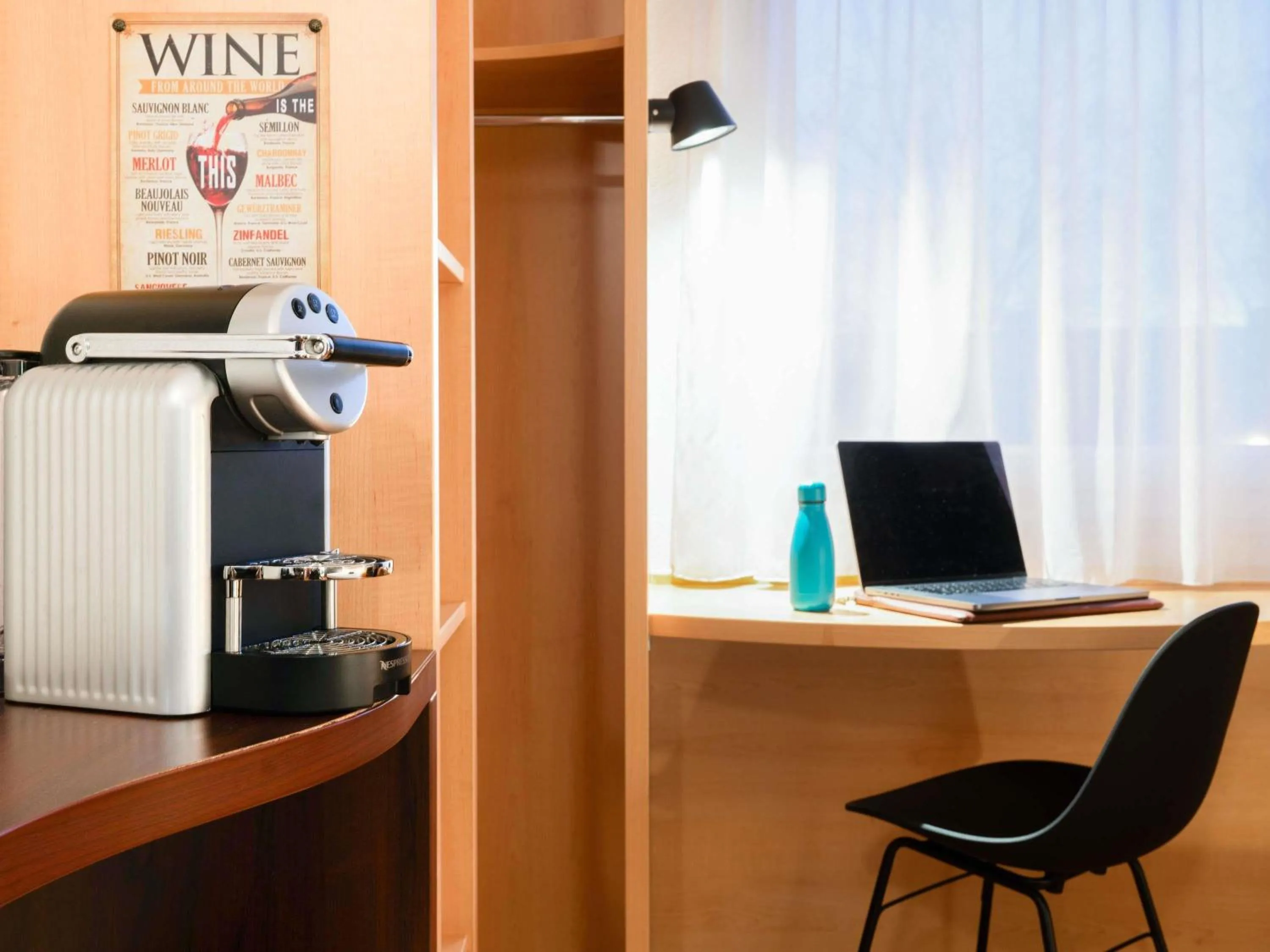 Bedroom in ibis Genève Petit Lancy