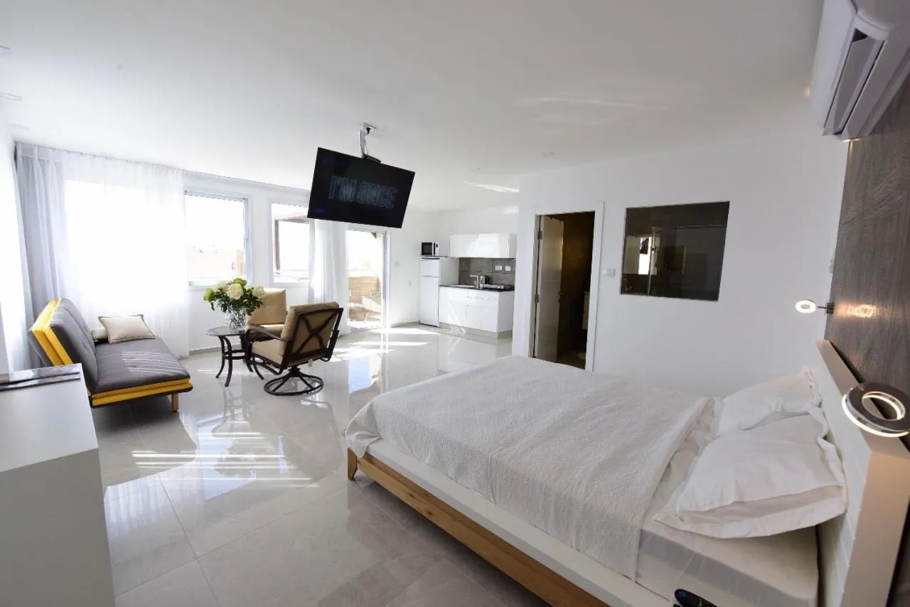 Photo of the whole room, Bed in Presidential Penthouse