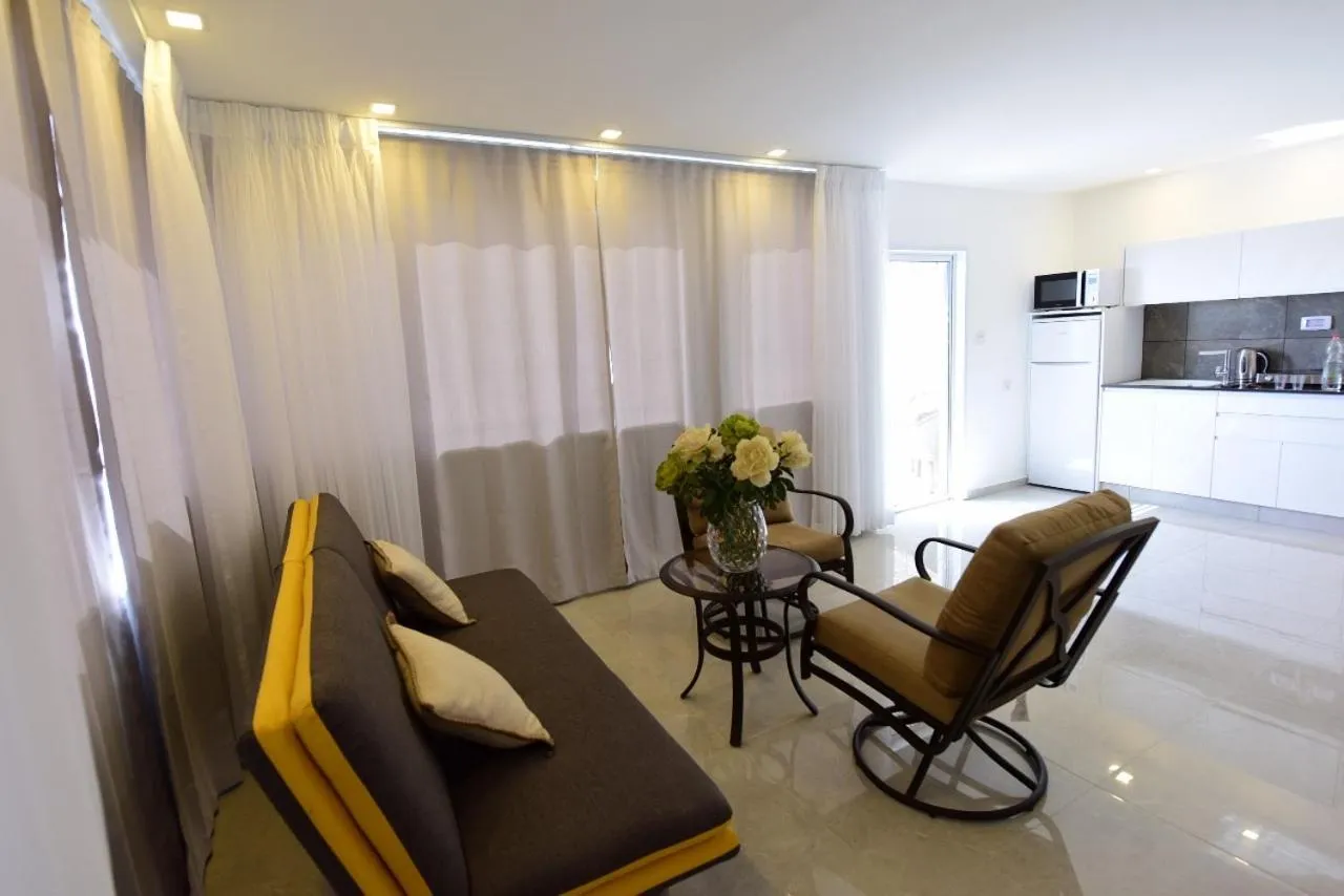 Coffee/tea facilities in Presidential Penthouse