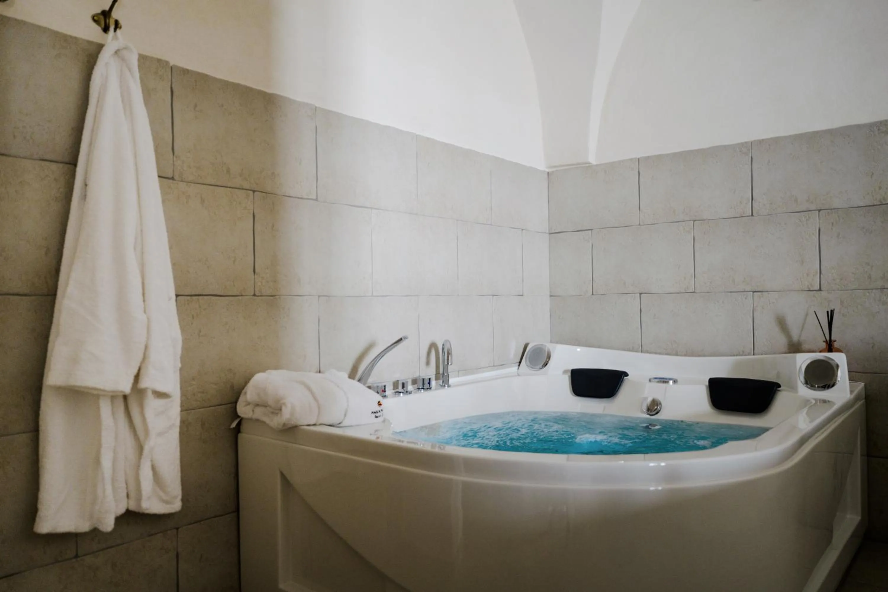 Hot Tub in BED&BREAD Piazza 'Nzegna