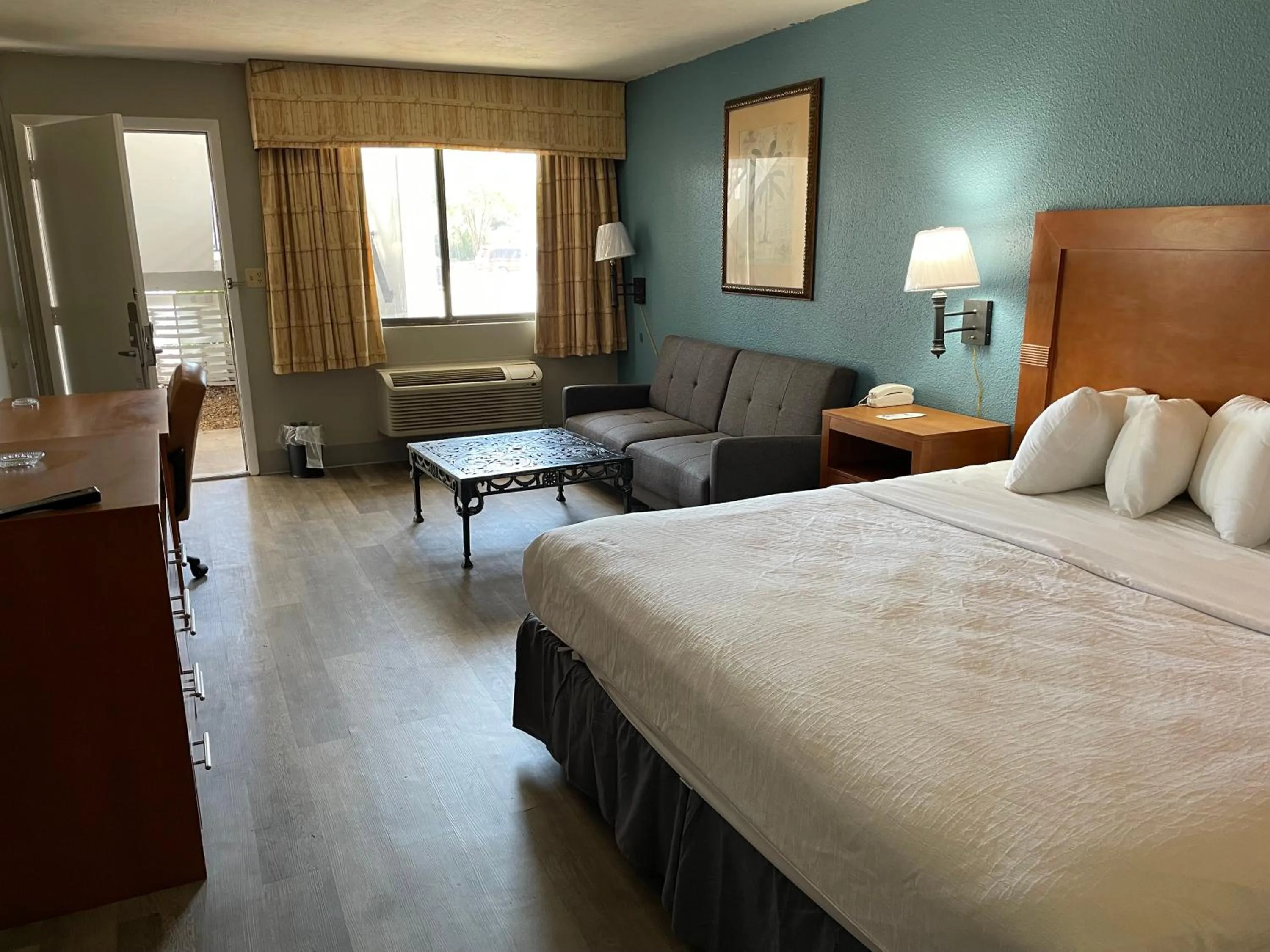 Bed in Village Inn Destin