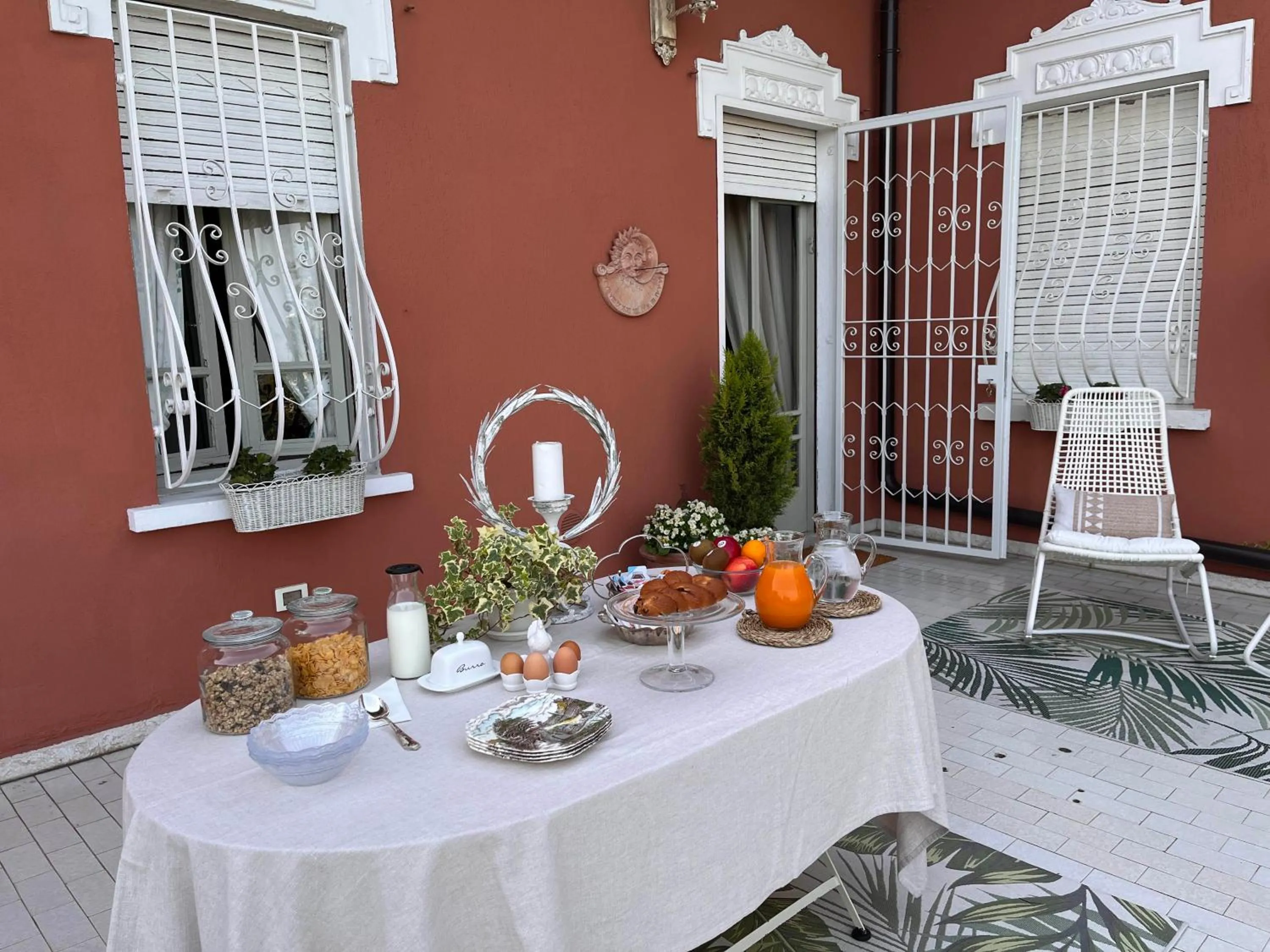 Breakfast in Villa House and Garden B&B