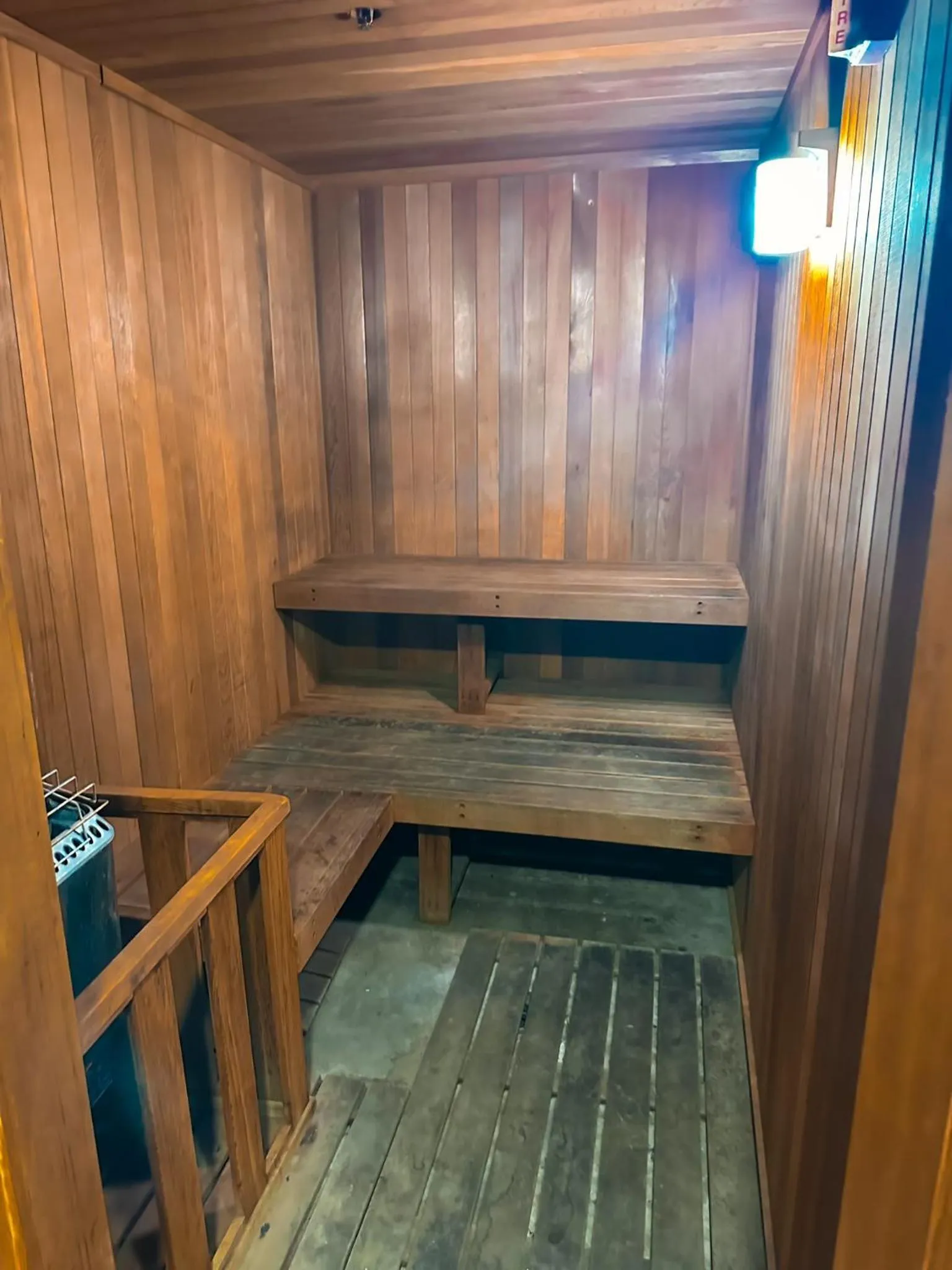 Steam room in Wave Hotel Manhattan Beach