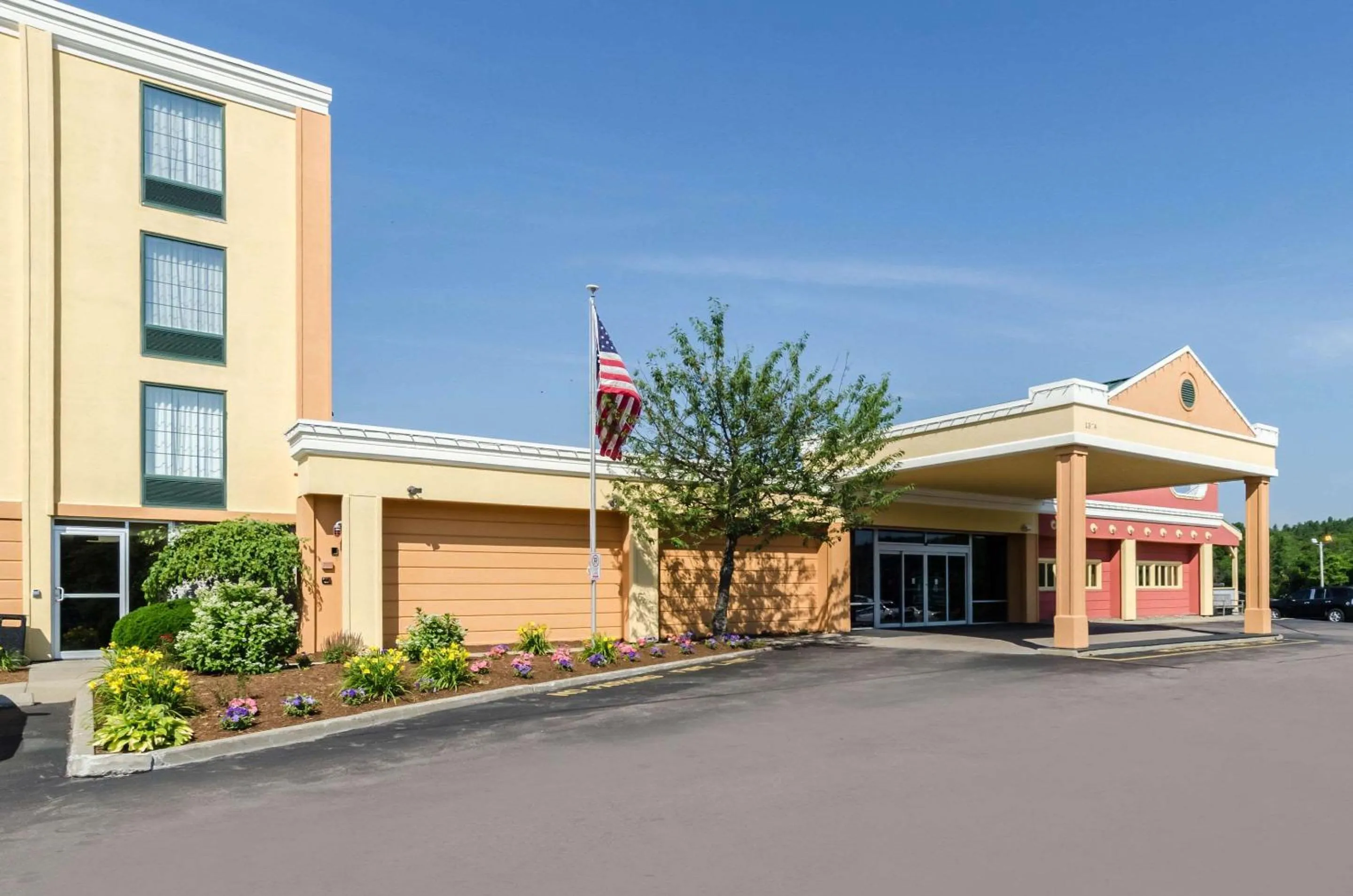 Property building in Comfort Inn Randolph-Boston