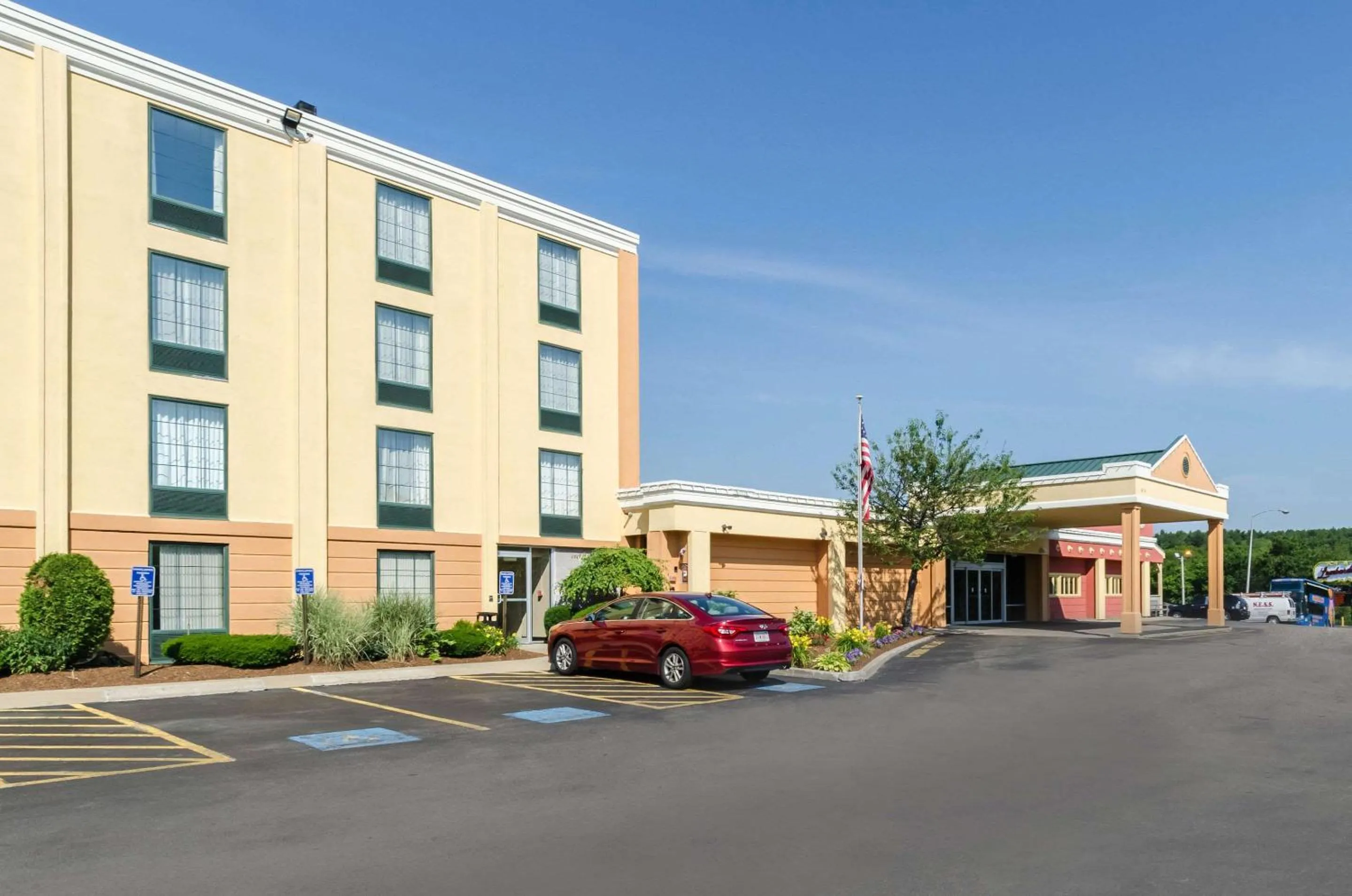 Property building in Comfort Inn Randolph-Boston