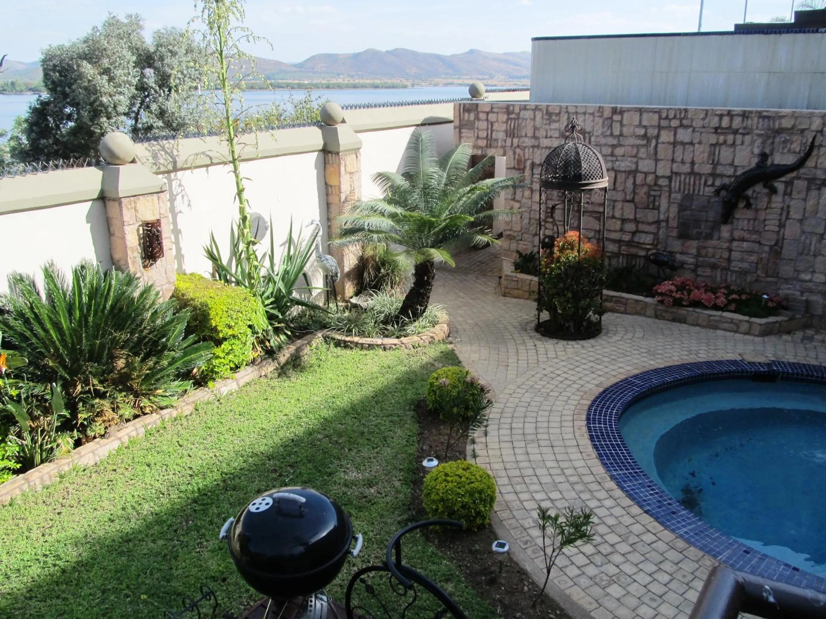 Garden in Kosmos Manor Guest House