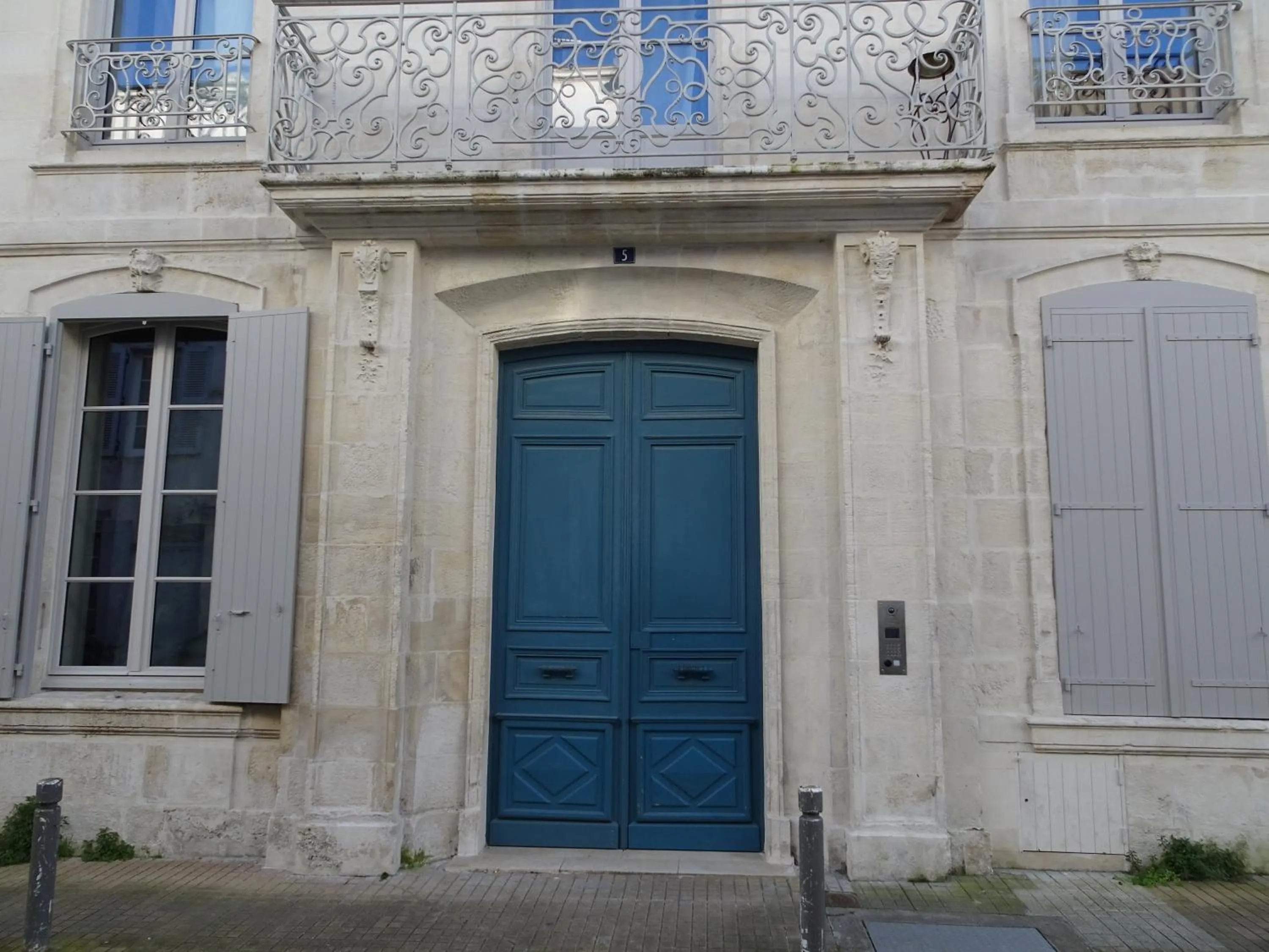 Facade/entrance in Calme et sérénité