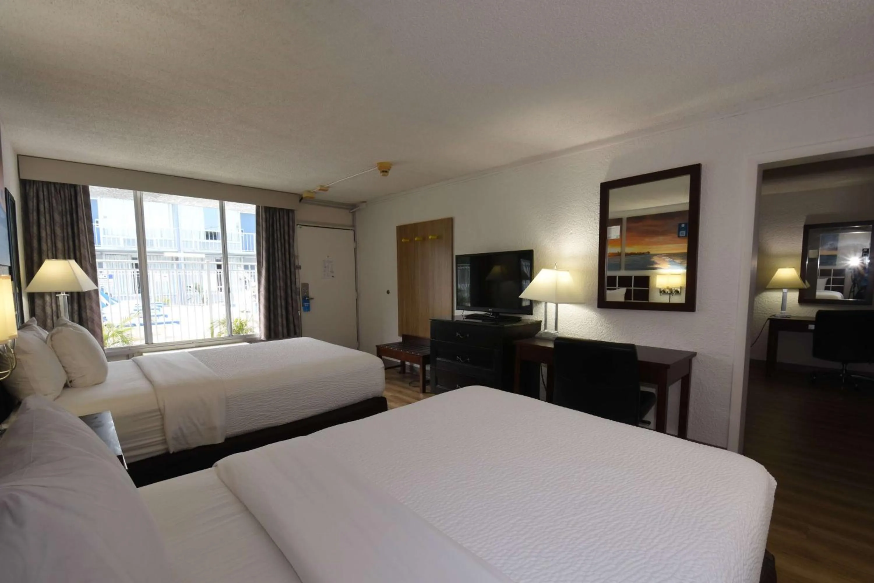Photo of the whole room, Bed in Days Inn by Wyndham Stuart