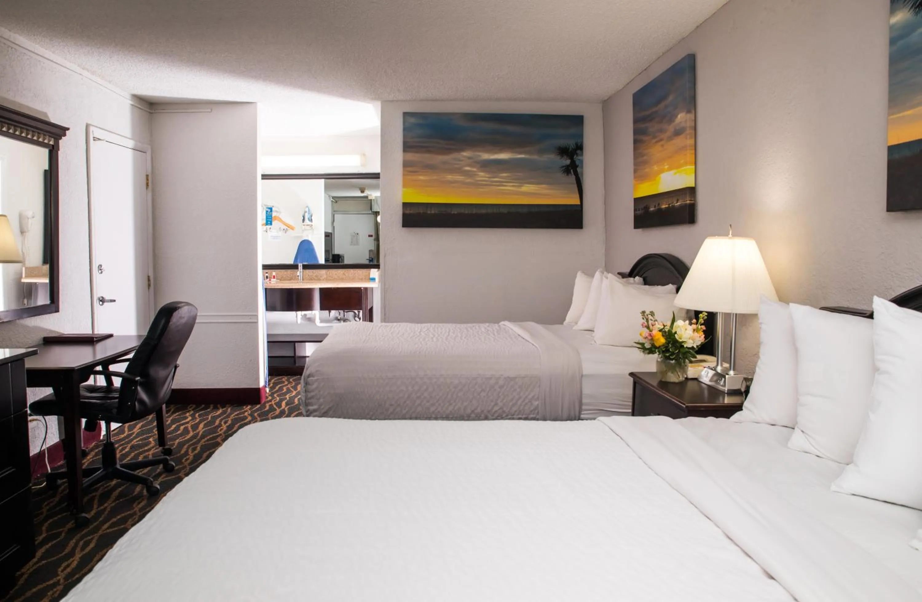 Bedroom, Bed in Days Inn by Wyndham Stuart