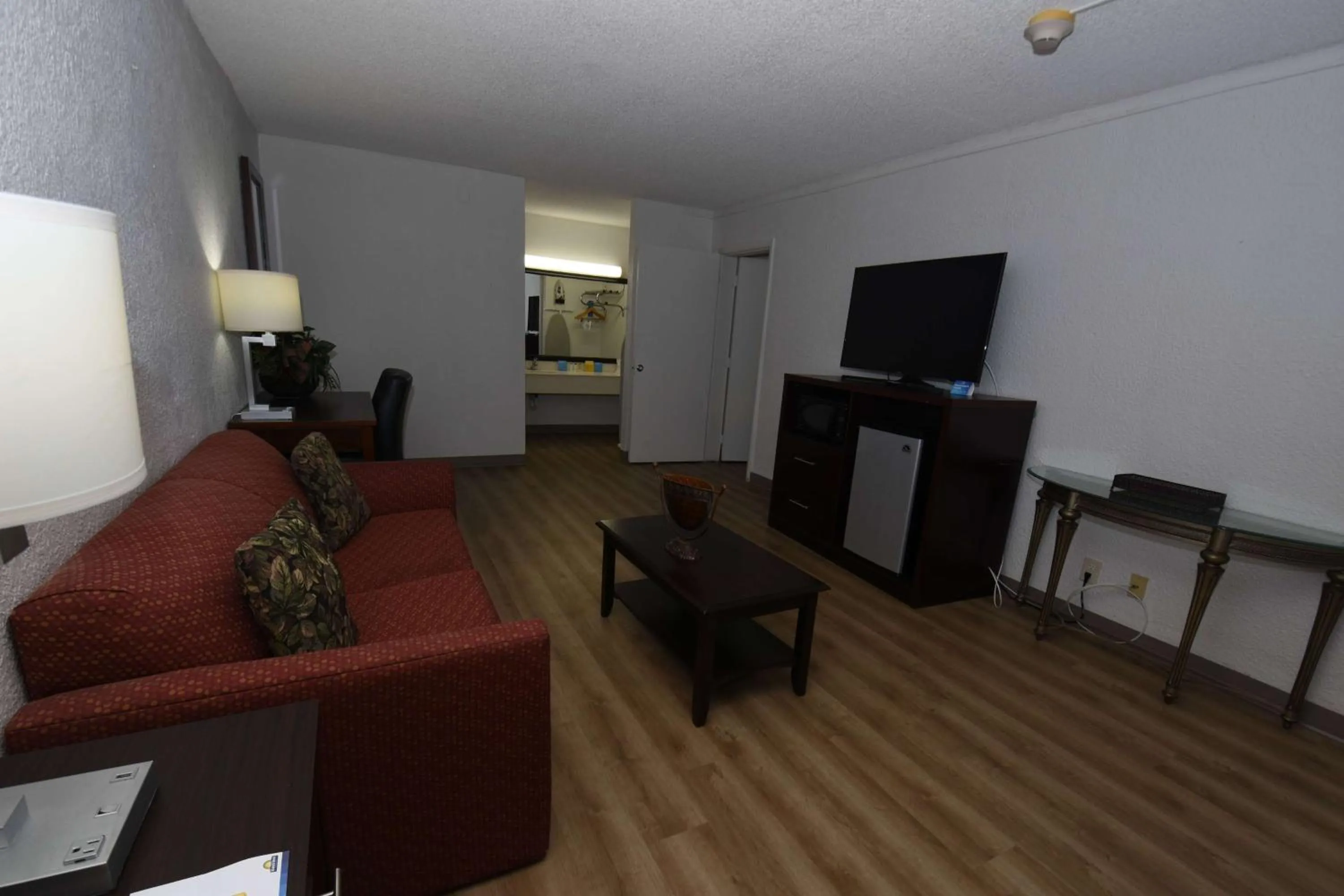 Photo of the whole room in Days Inn by Wyndham Stuart