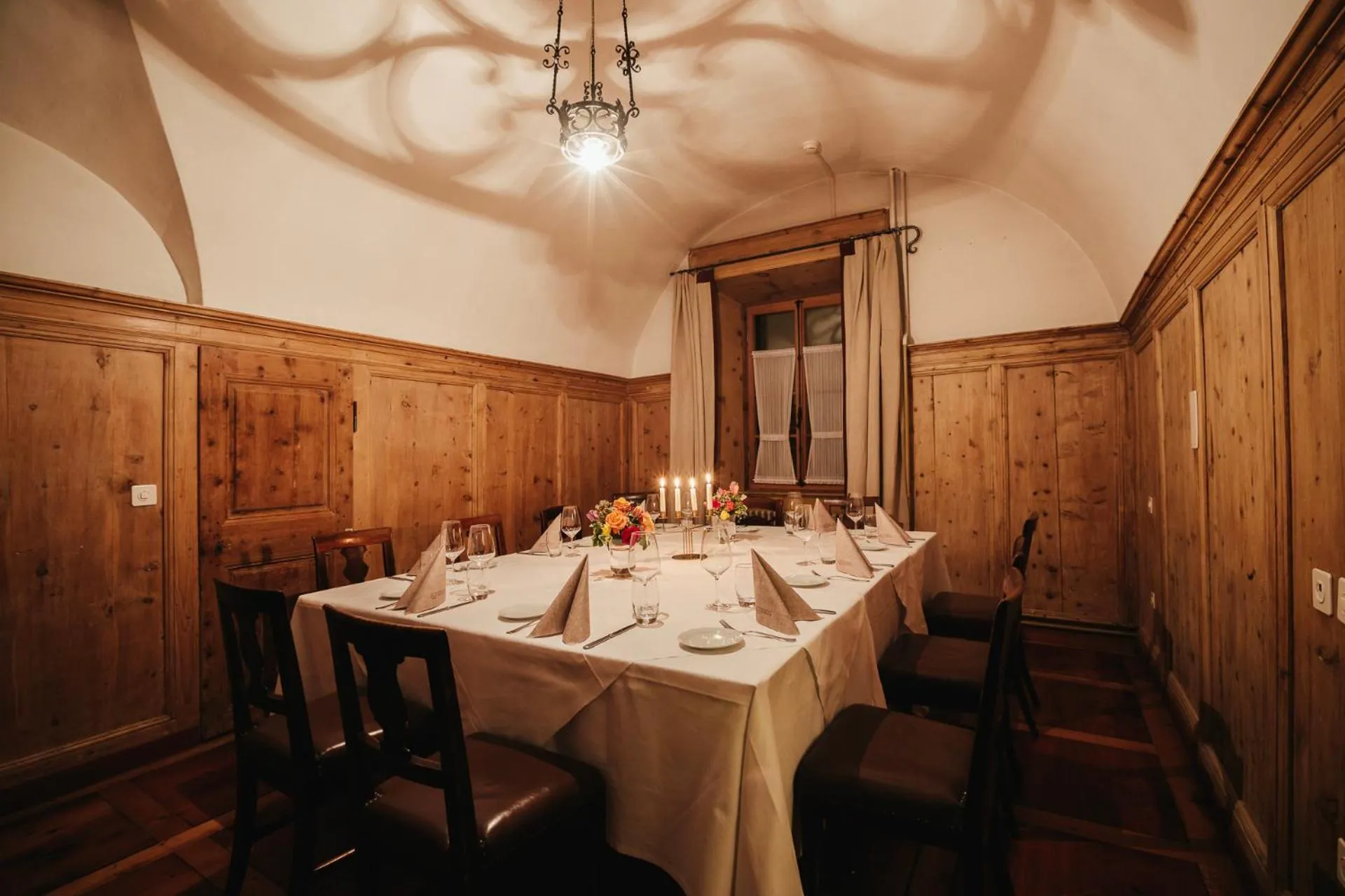 Restaurant/places to eat in Historic Hotel Albrici