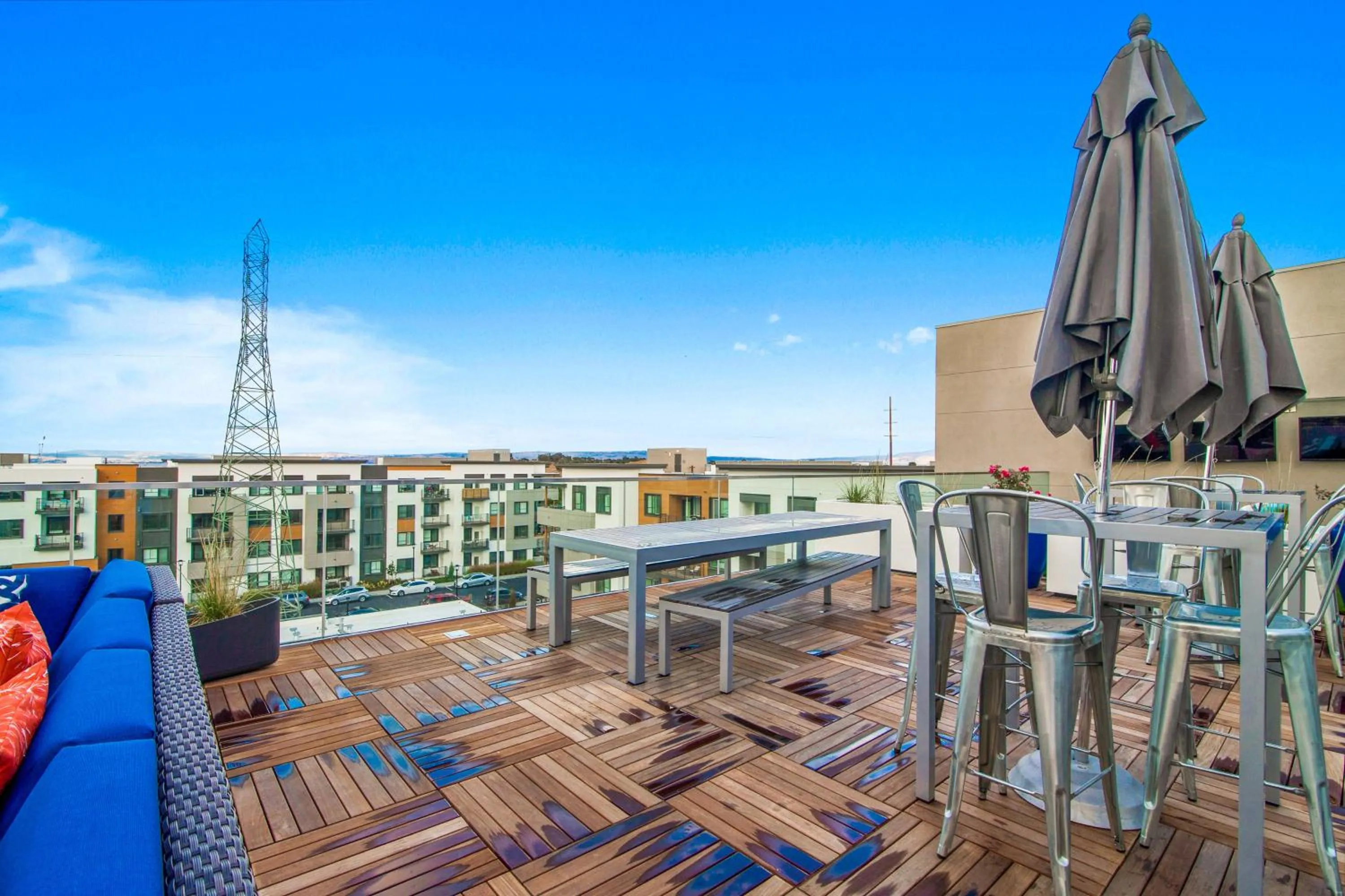 Balcony/Terrace in Global Luxury Suites in Menlo Park