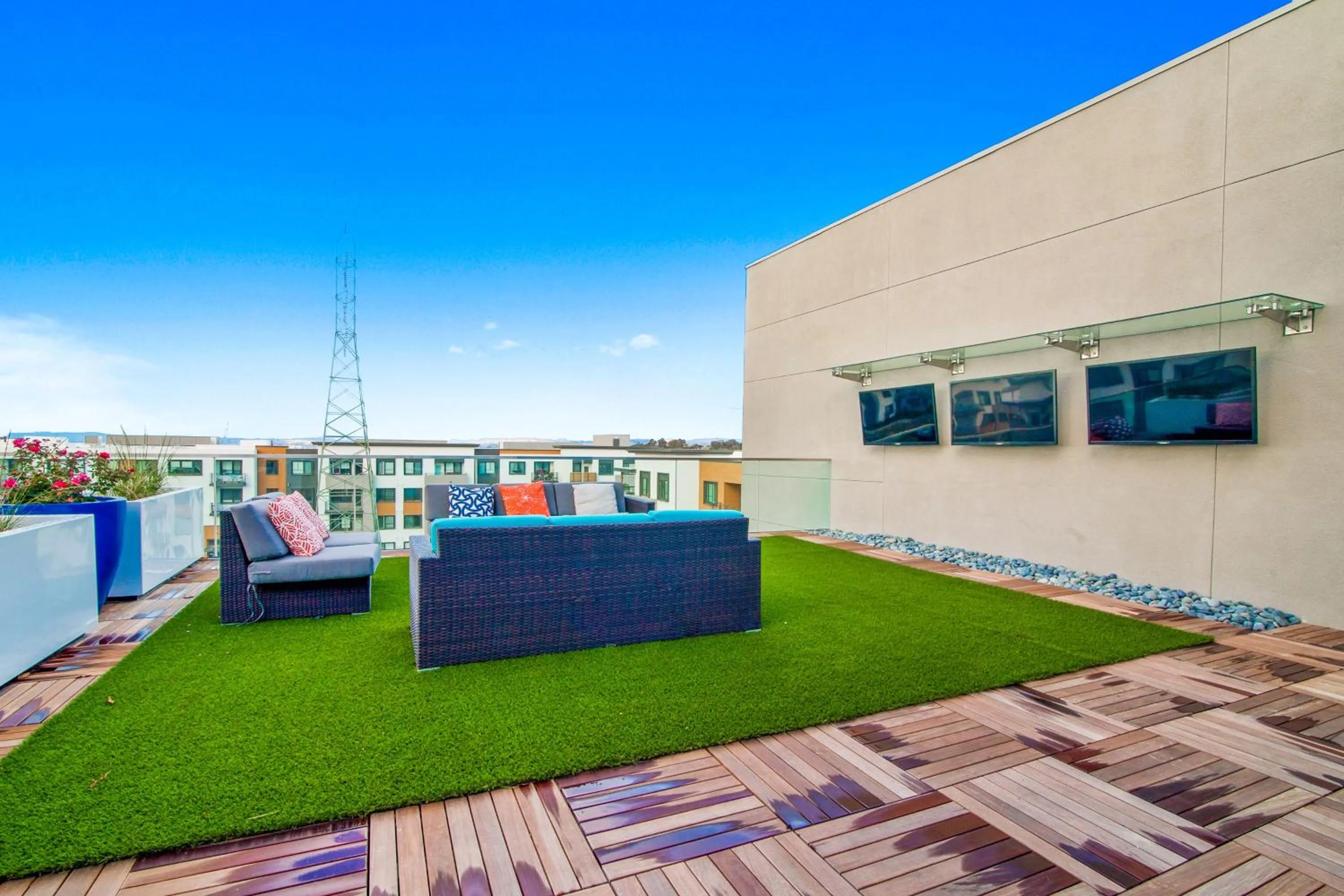 Balcony/Terrace in Global Luxury Suites in Menlo Park