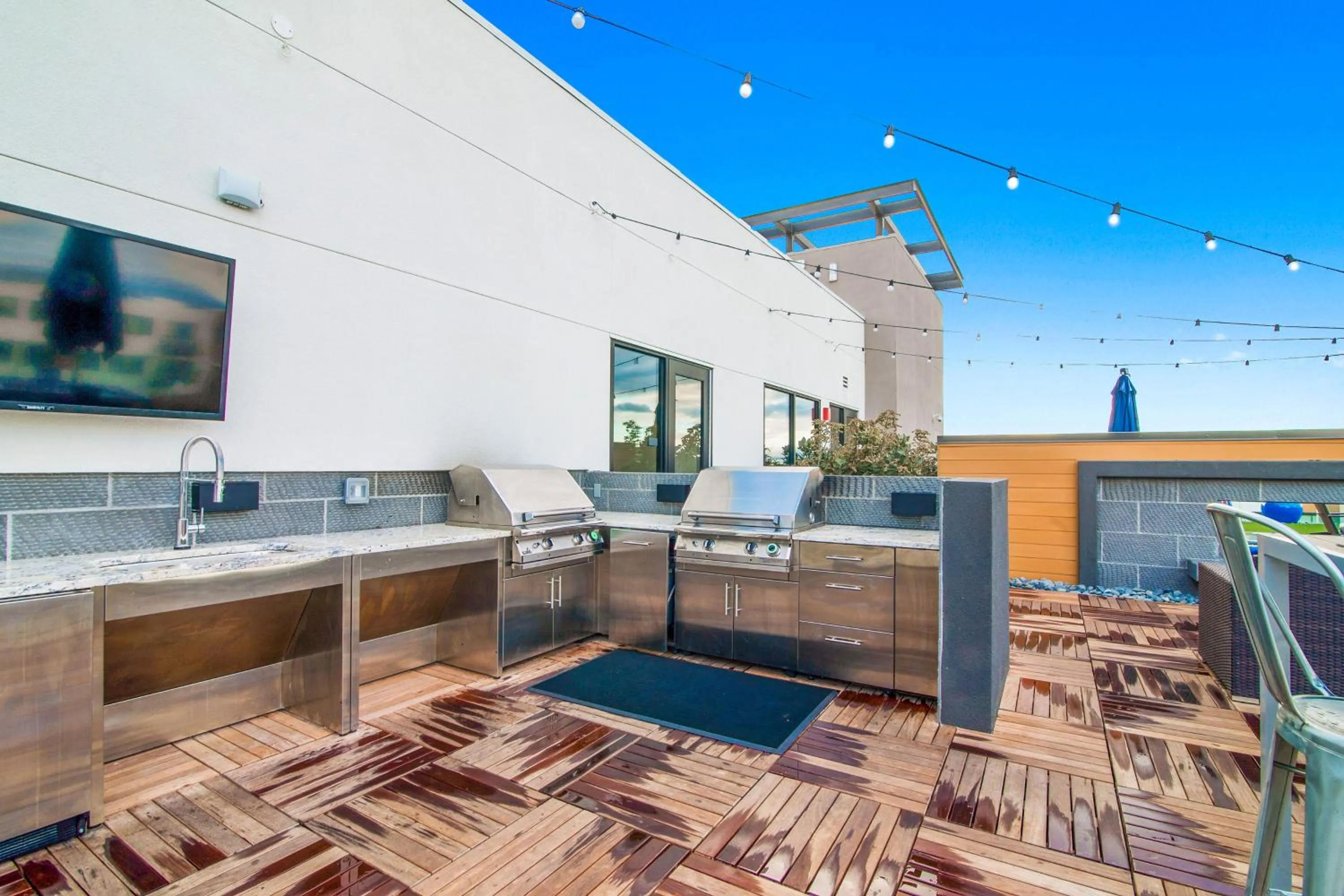 BBQ facilities in Global Luxury Suites in Menlo Park