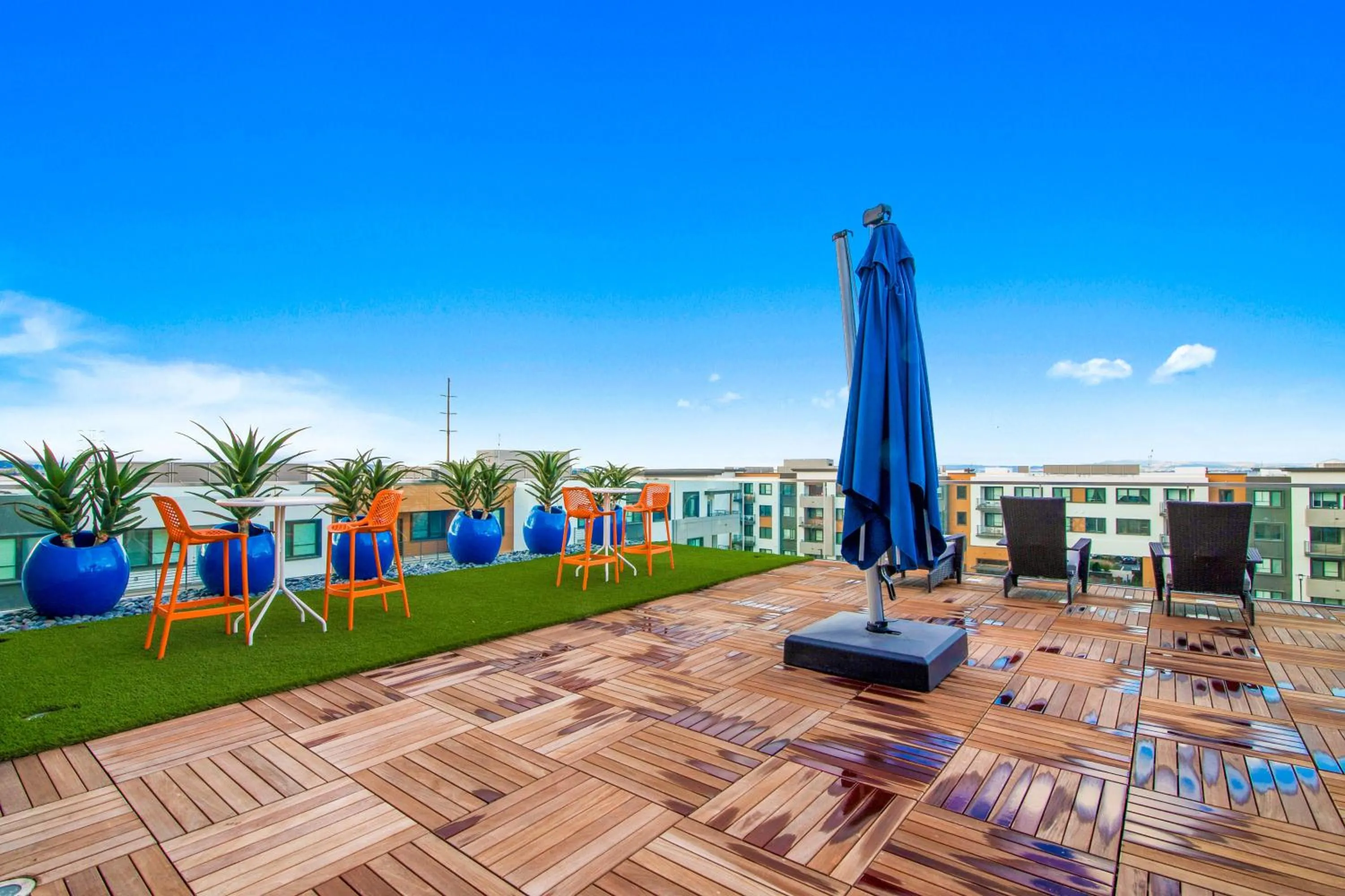 Balcony/Terrace in Global Luxury Suites in Menlo Park
