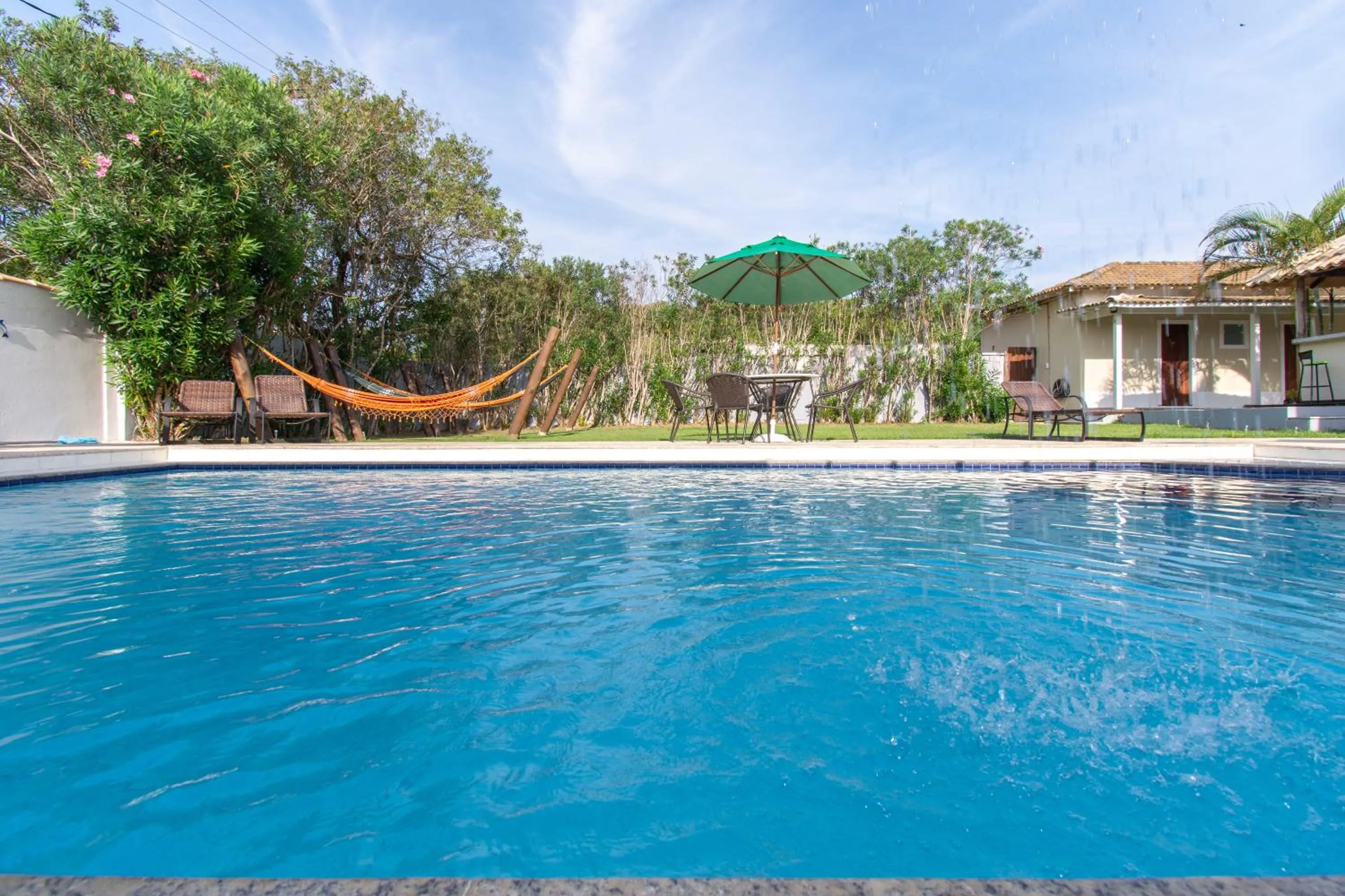 Swimming pool in Pousada Casuarina Ferradura