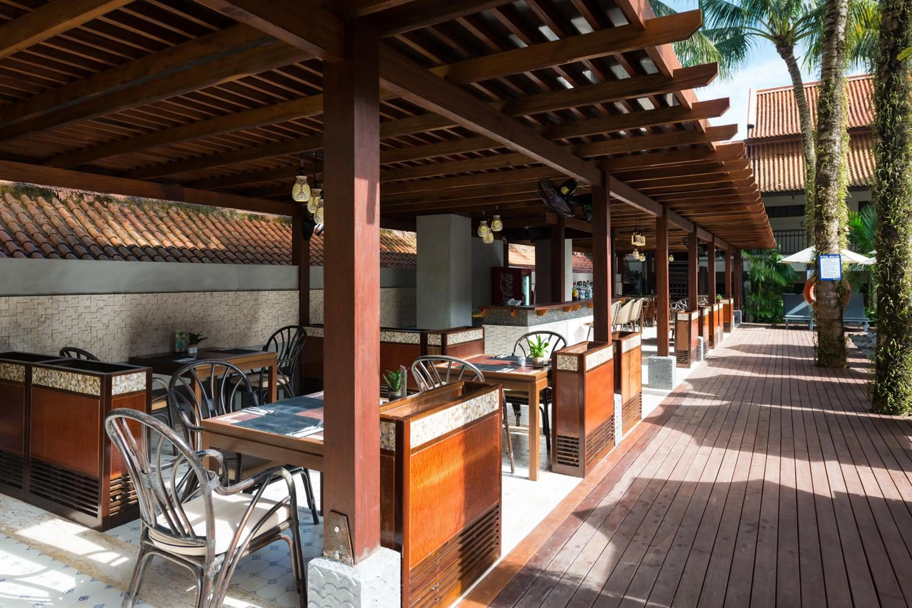 Lounge or bar in Khaolak Oriental Resort - Adult Only