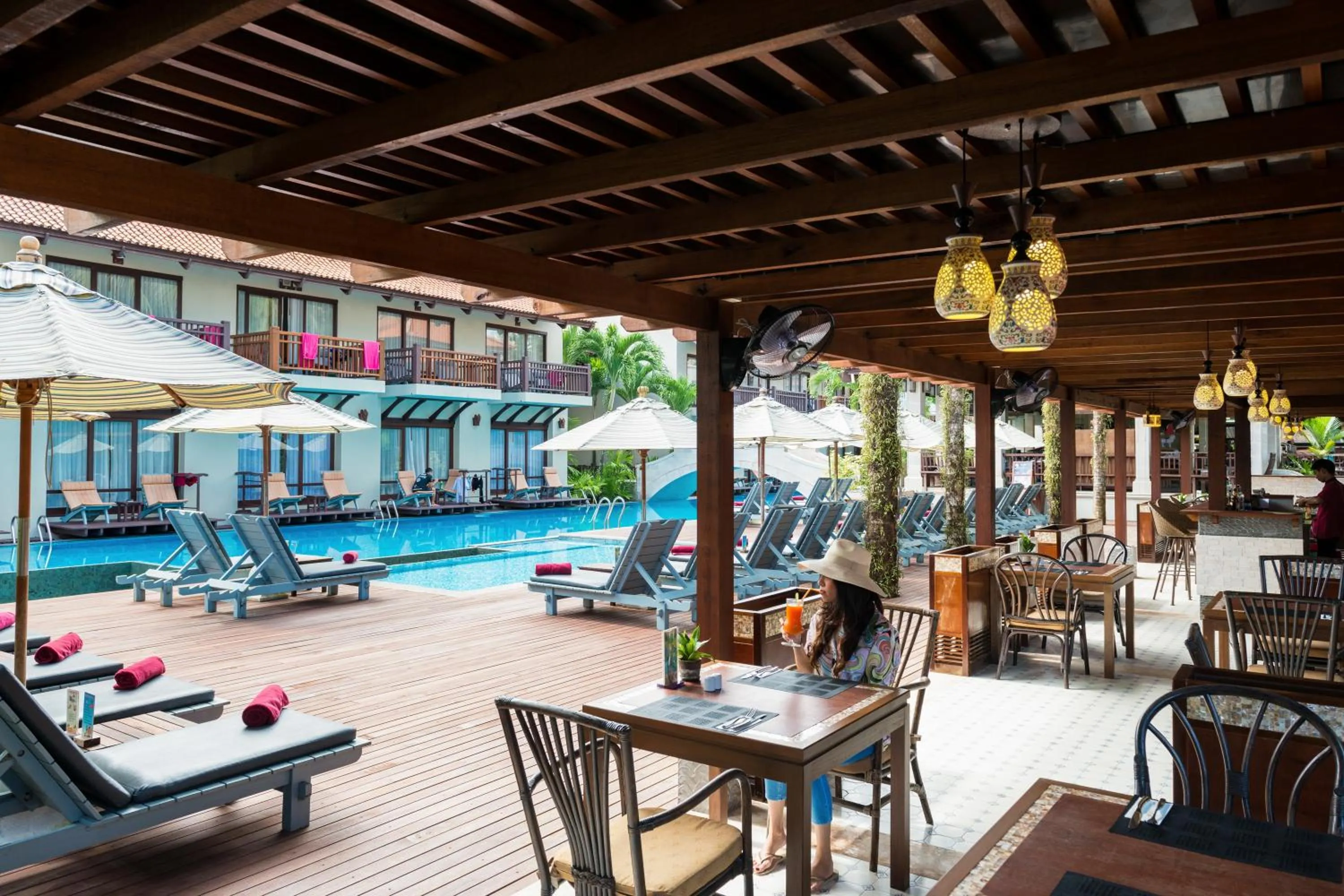 Lounge or bar in Khaolak Oriental Resort - Adult Only