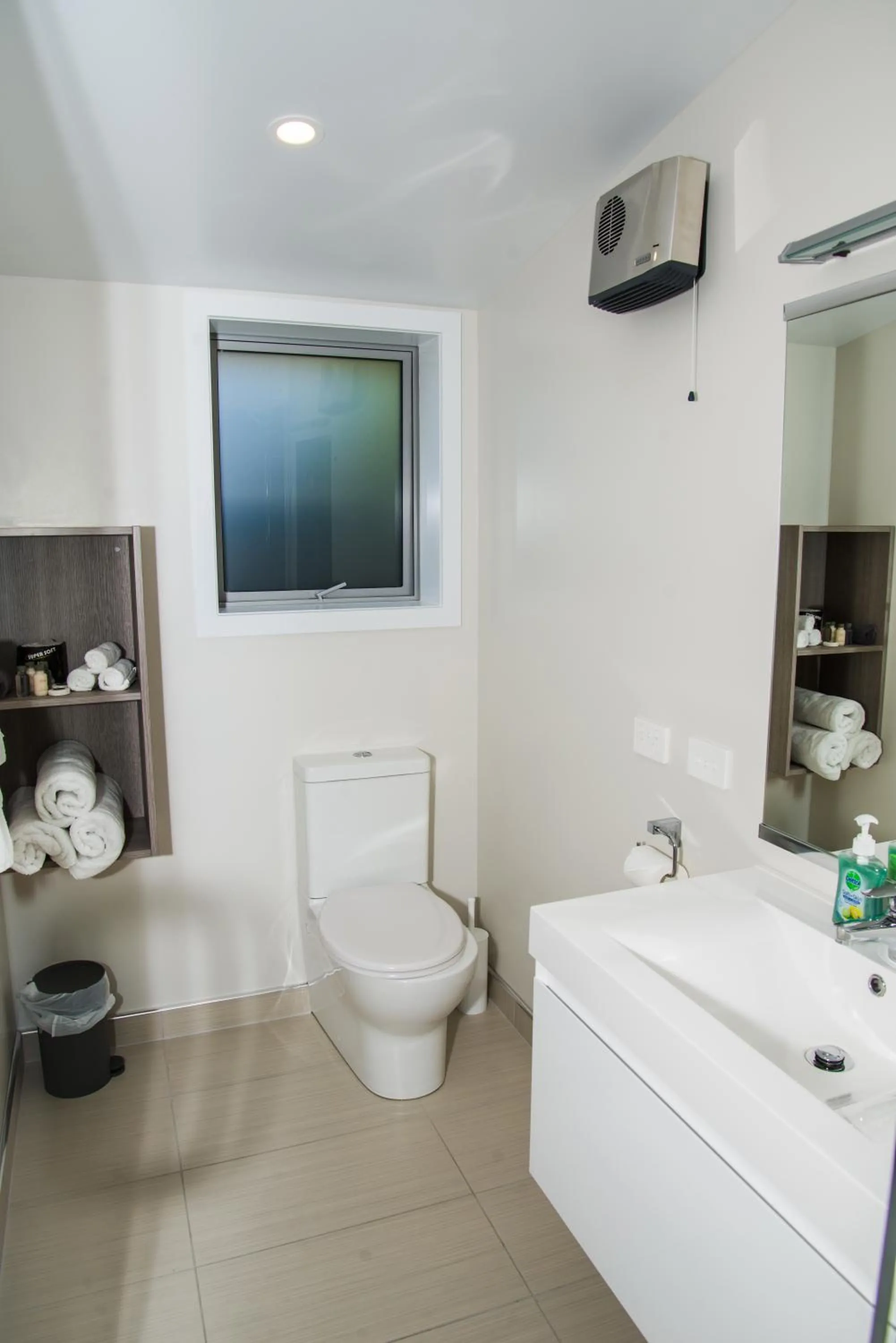 Bathroom in Edgewater Motel