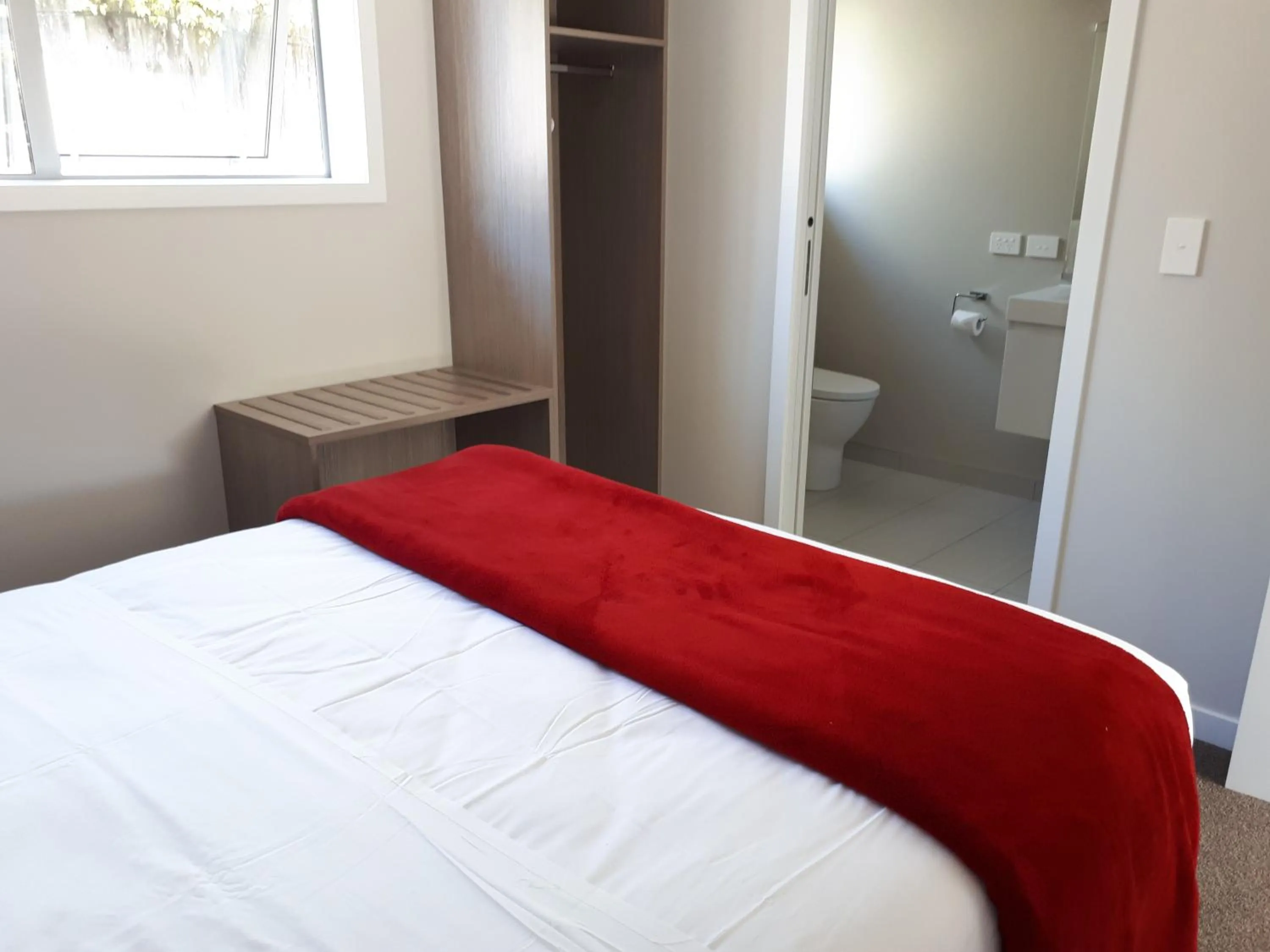 Bed in Edgewater Motel