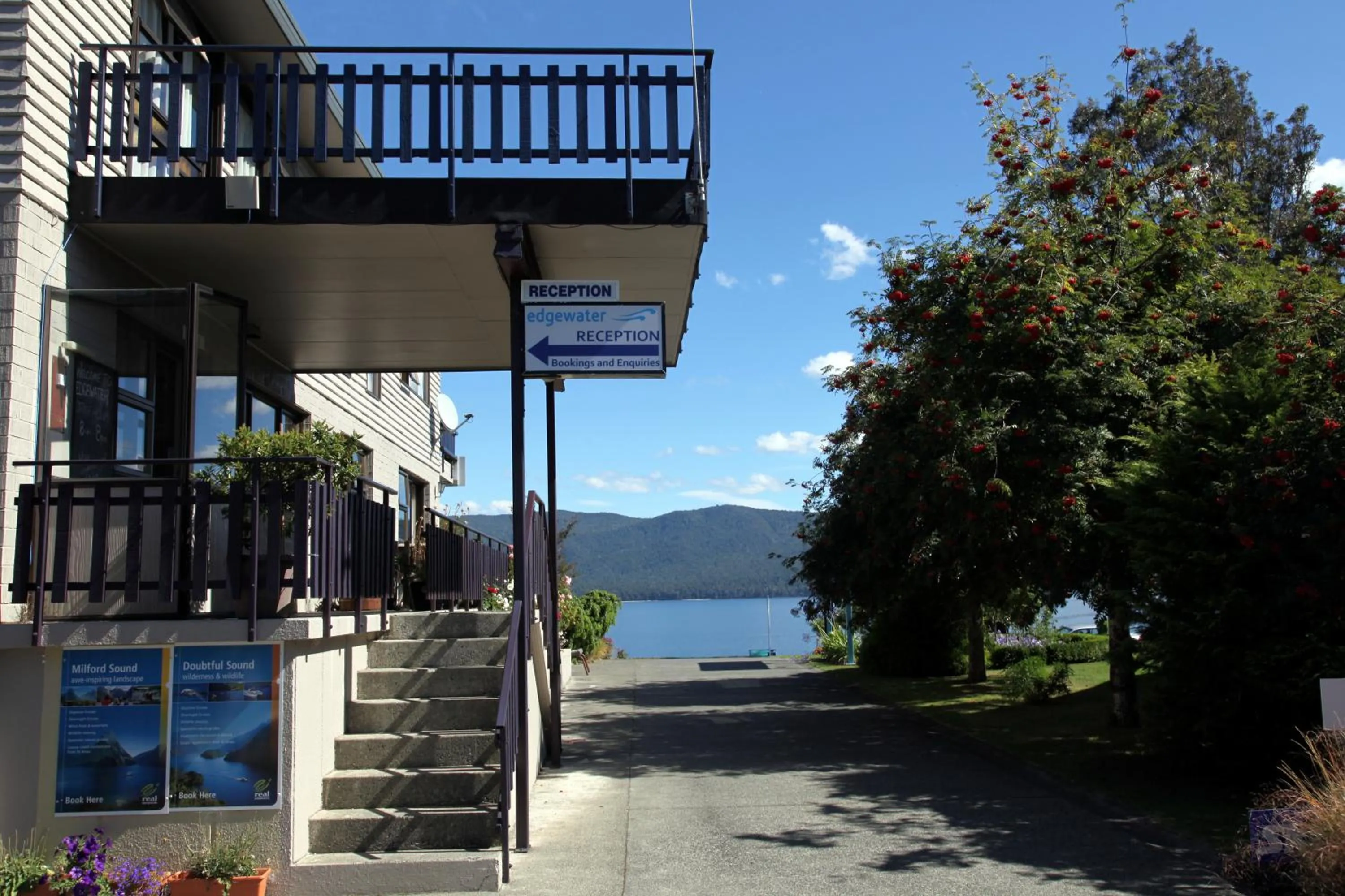 Facade/entrance in Edgewater Motel