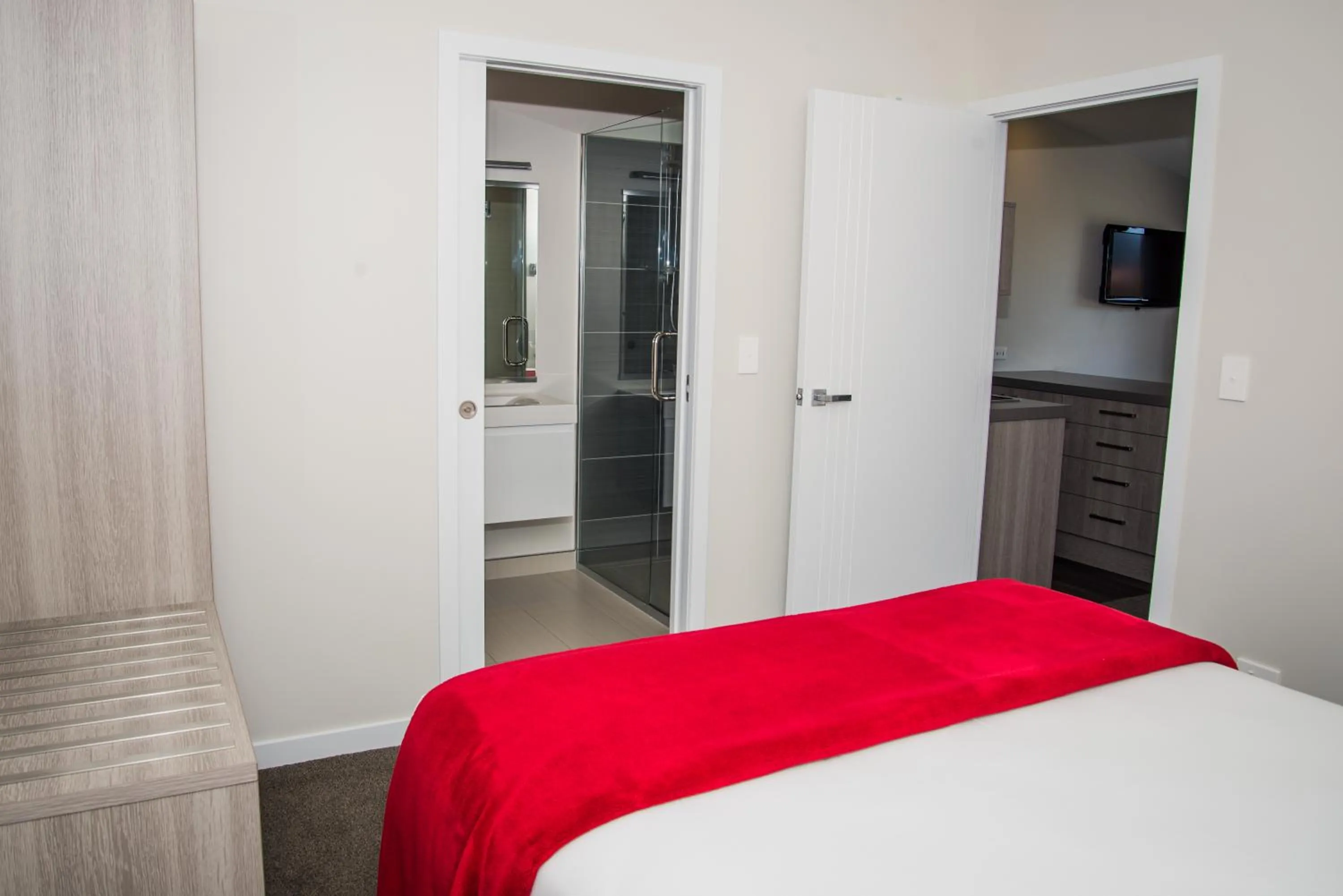 Bedroom, Bed in Edgewater Motel