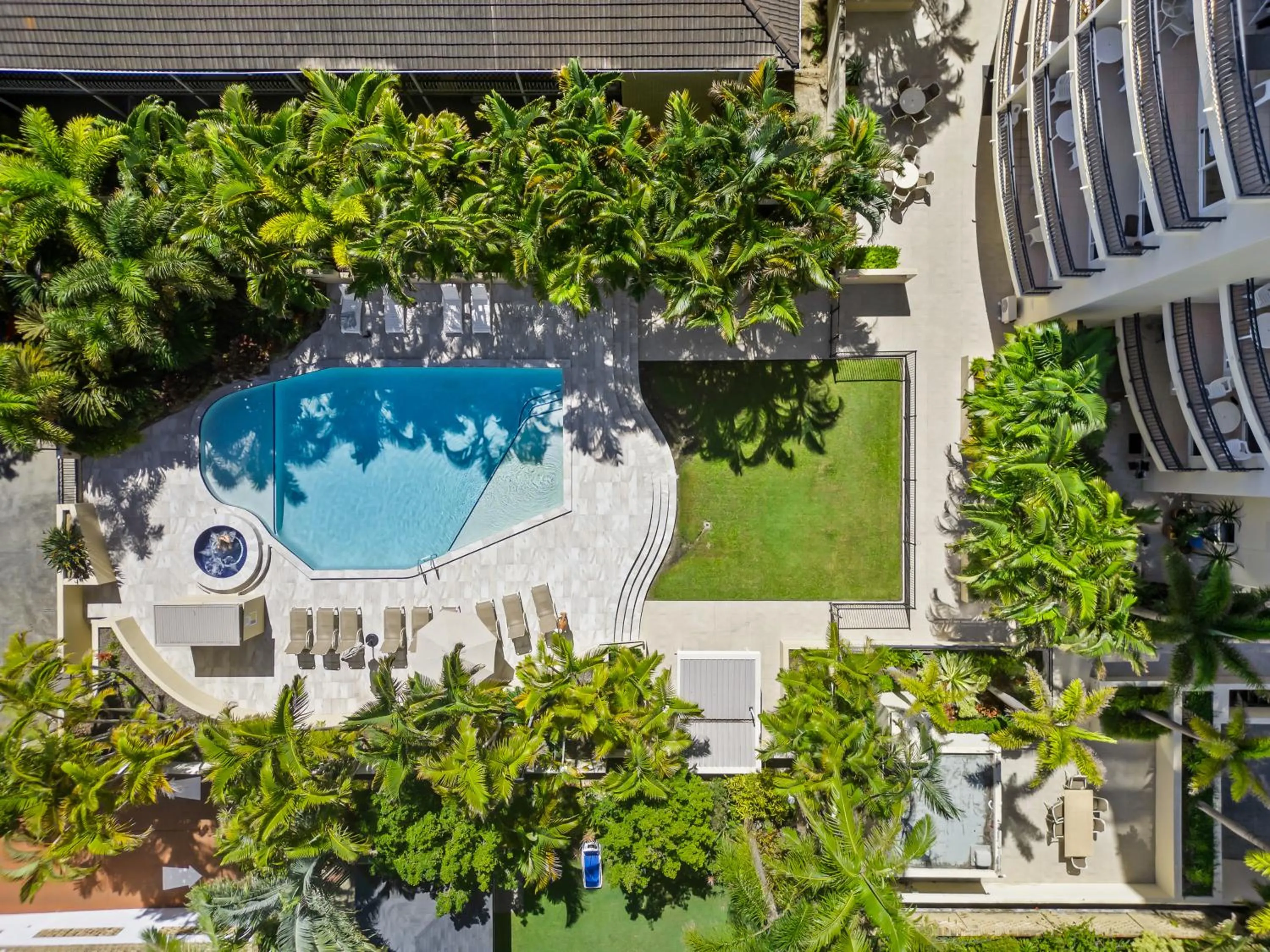 Property building in Palazzo Colonnades