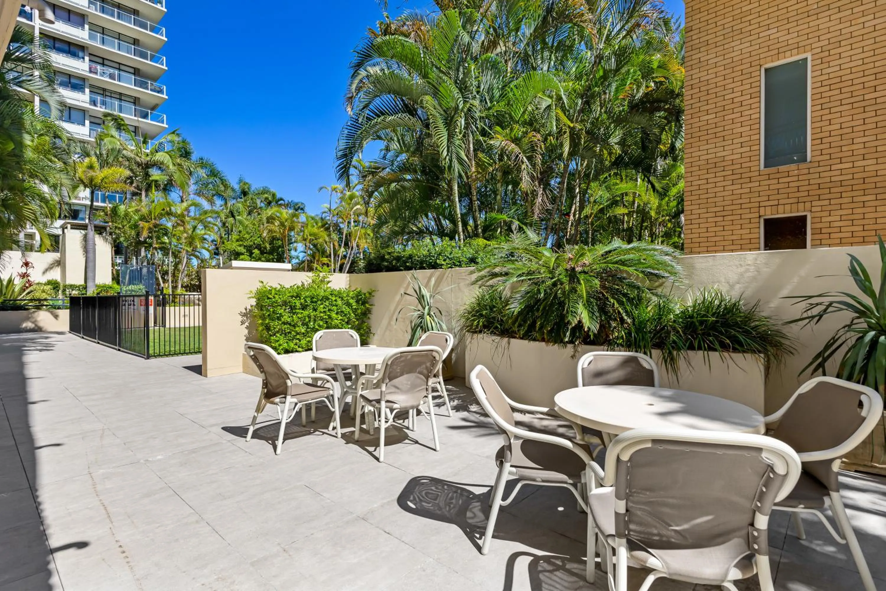 Property building in Palazzo Colonnades