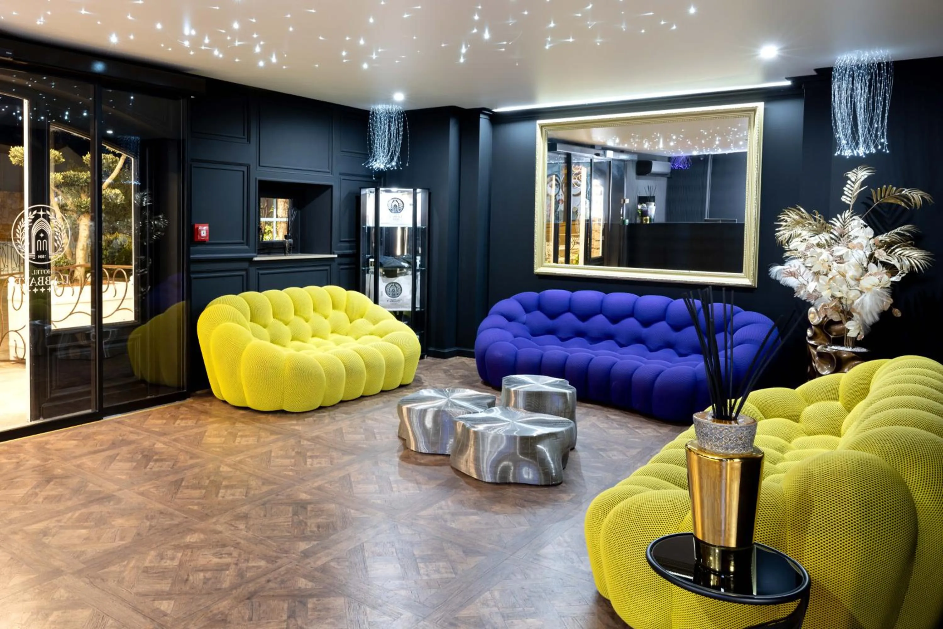 Lobby or reception in Hôtel L'Abbaye