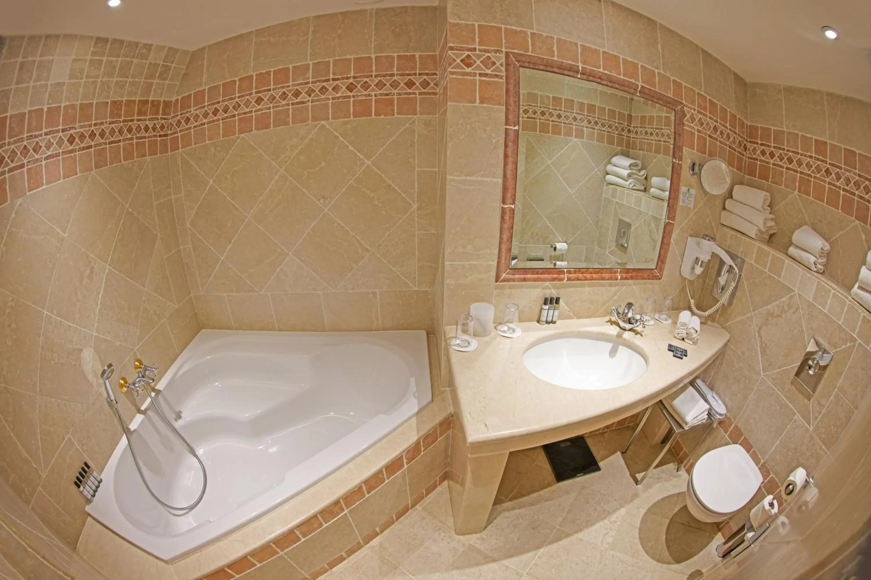 Bathroom in Hôtel L'Abbaye