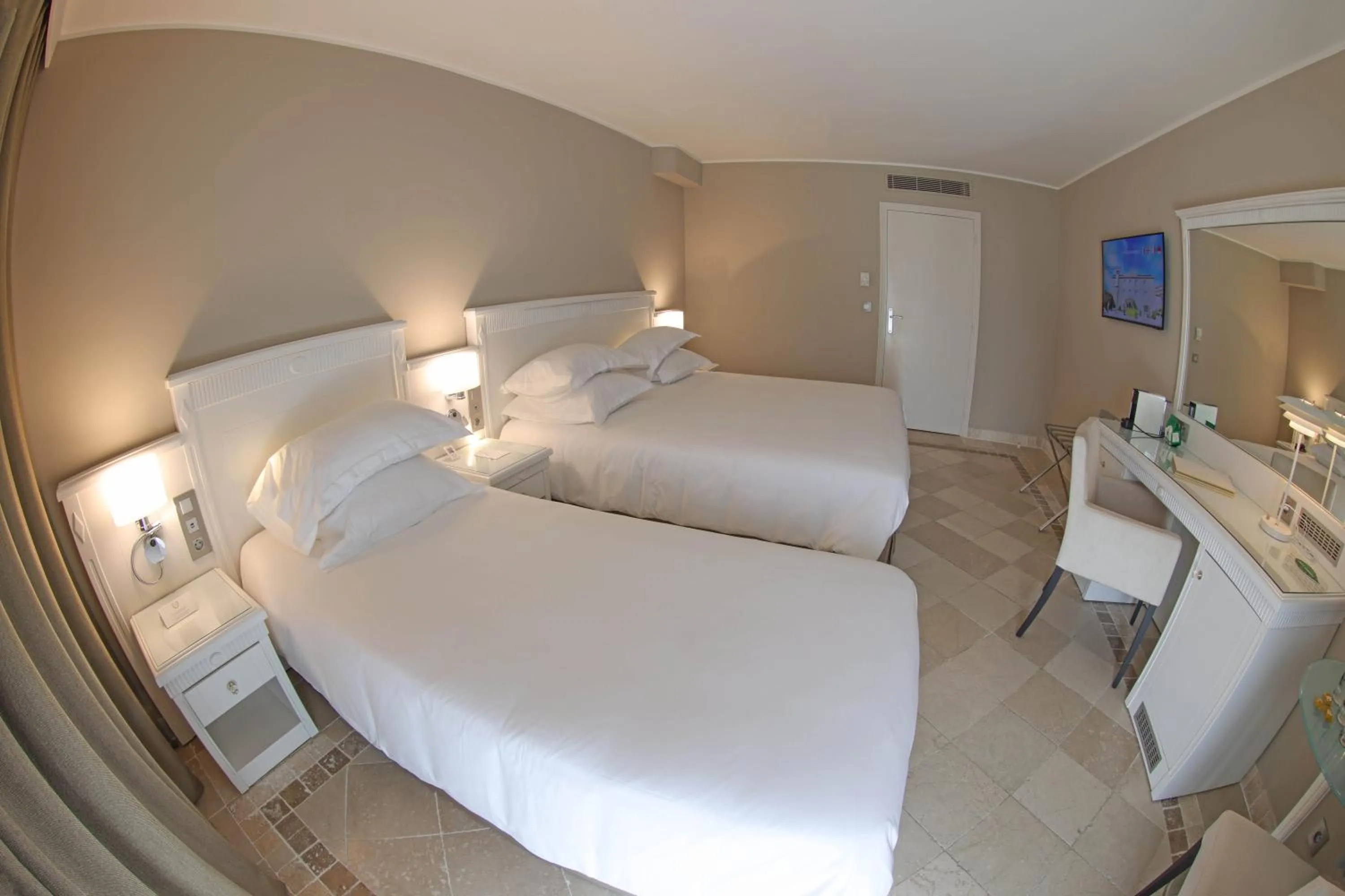 Bedroom, Bed in Hôtel L'Abbaye