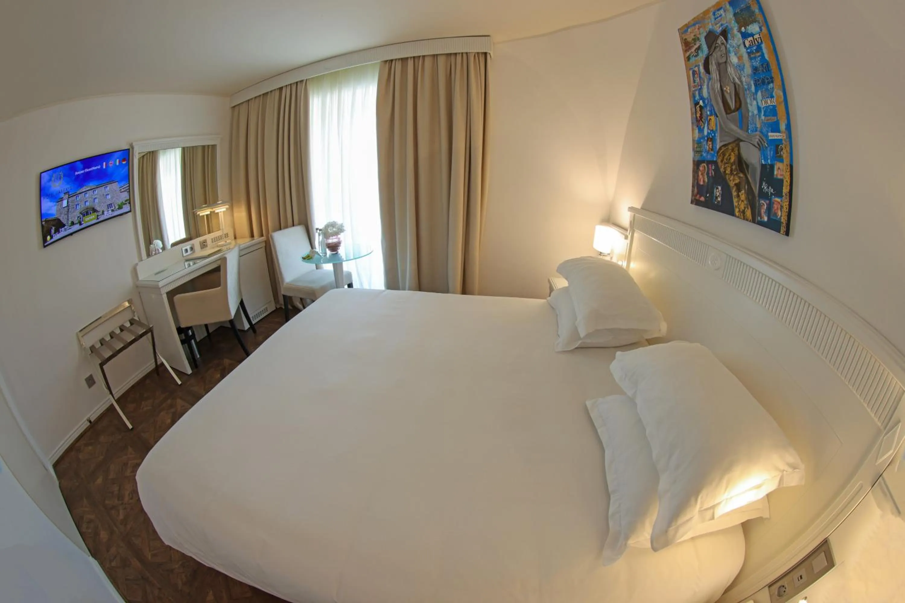 Bedroom, Bed in Hôtel L'Abbaye