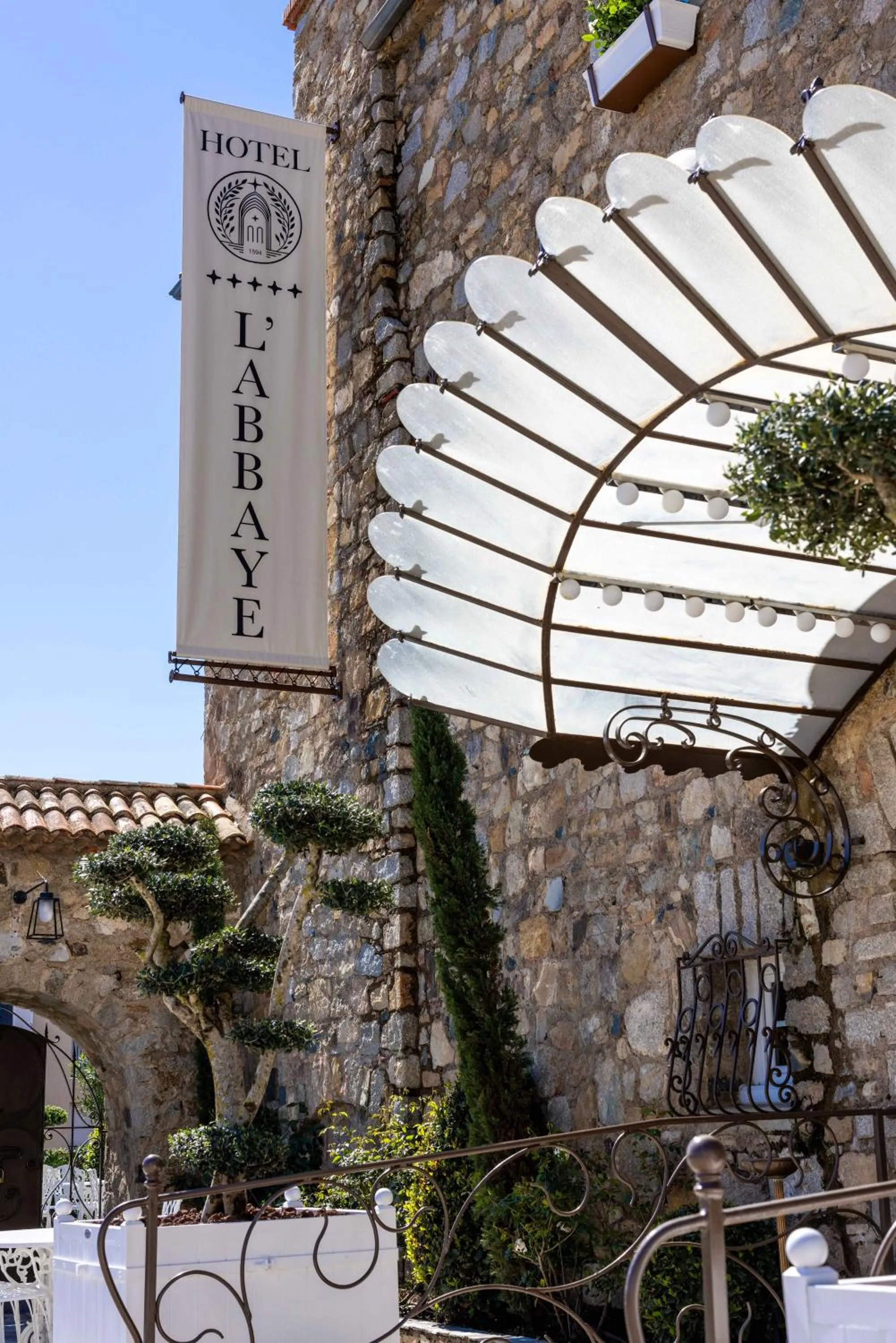 Property building in Hôtel L'Abbaye
