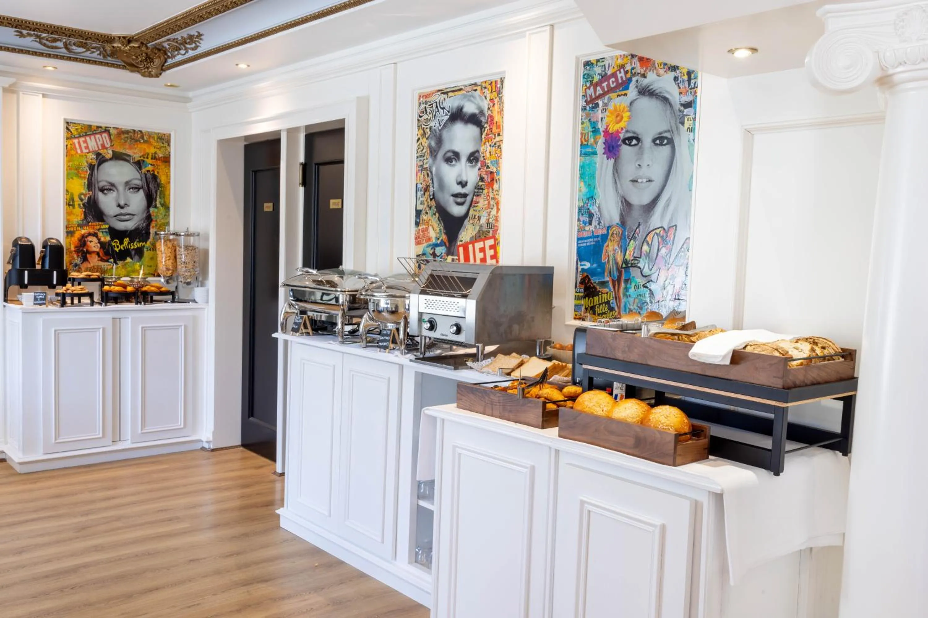 Buffet breakfast in Hôtel L'Abbaye