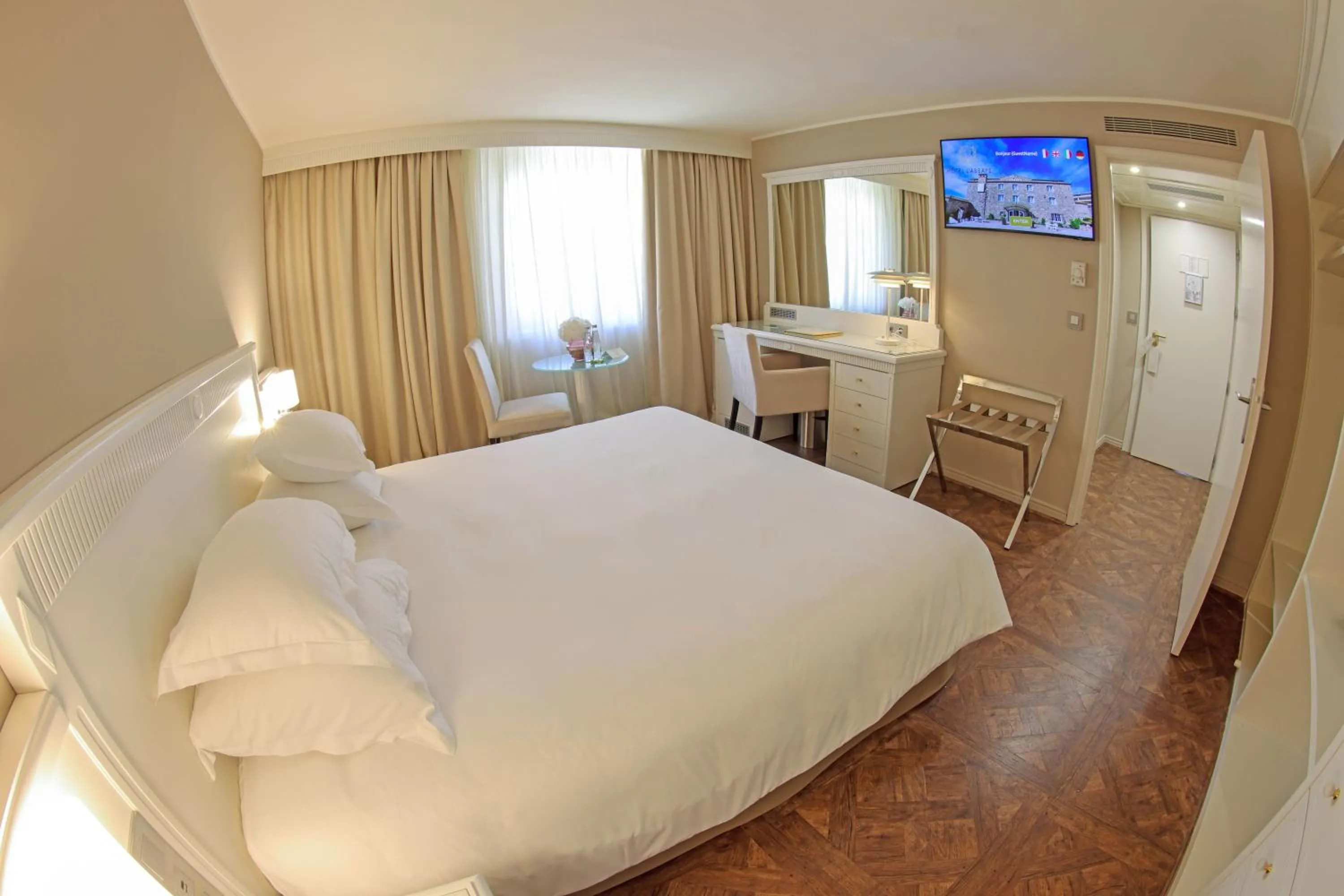 Bedroom, Bed in Hôtel L'Abbaye