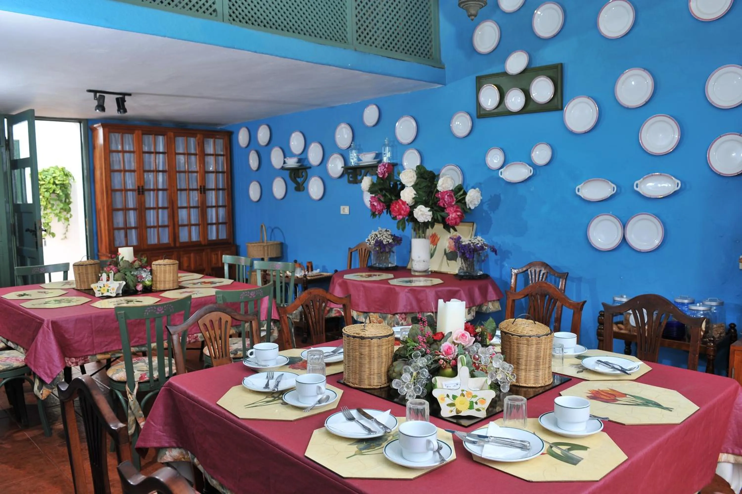 Restaurant/places to eat in Casa Rural Malpais Trece