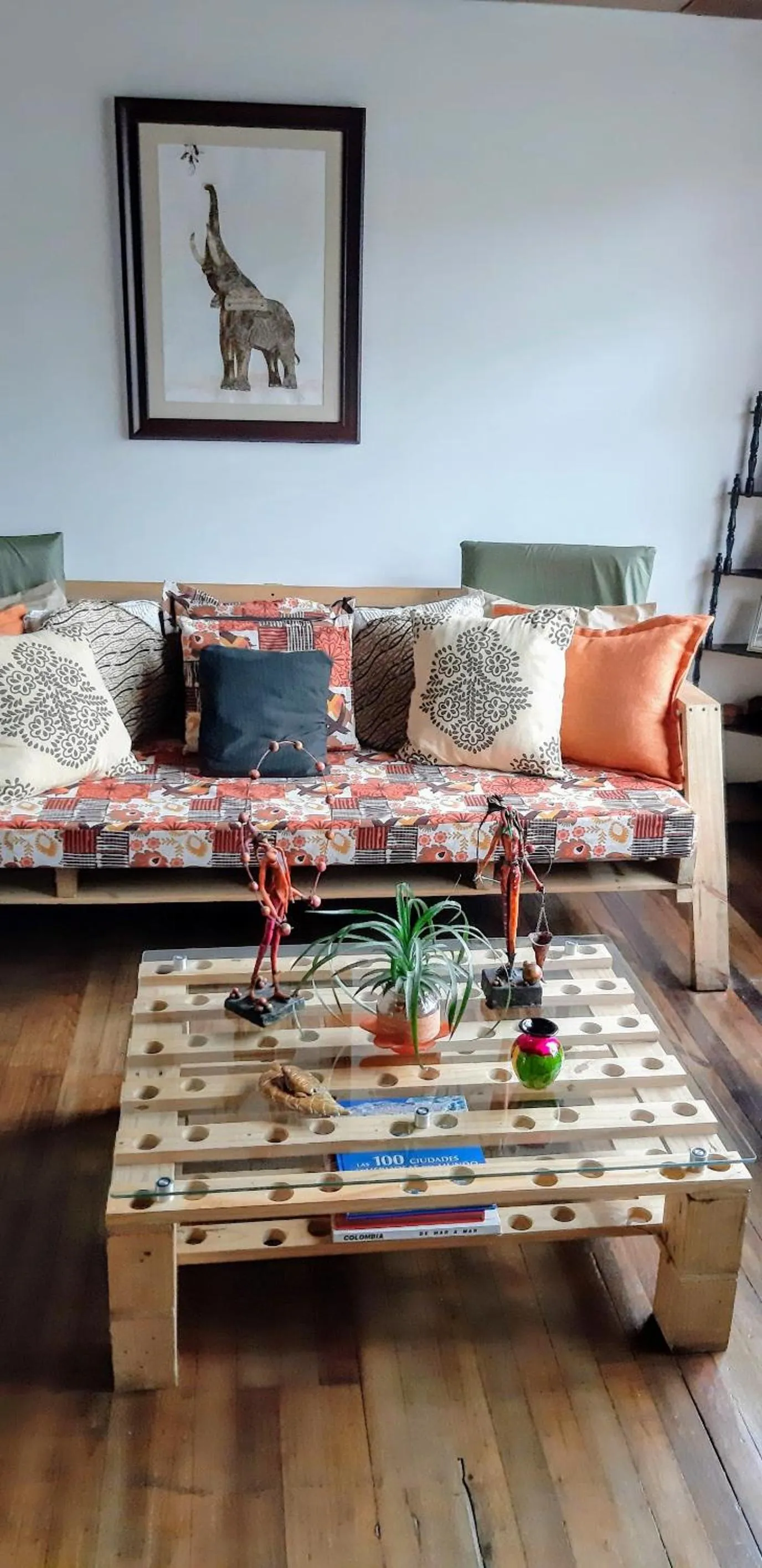 Communal lounge/ TV room in Hostal Triangulo del Café