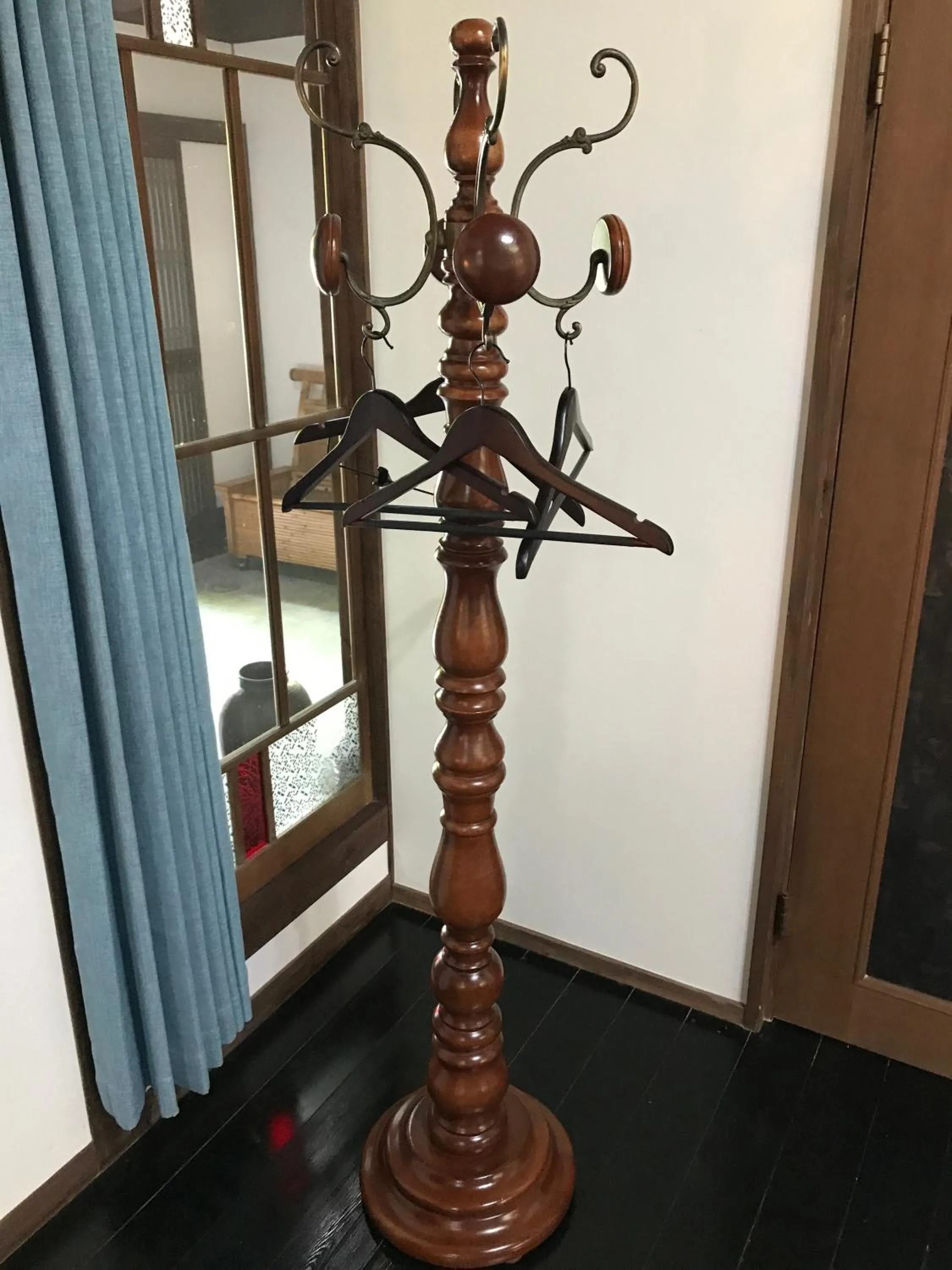 Decorative detail in Kotohira Guest House en