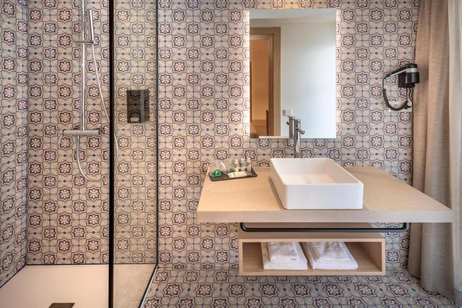 Property building in Hotel Alhambra