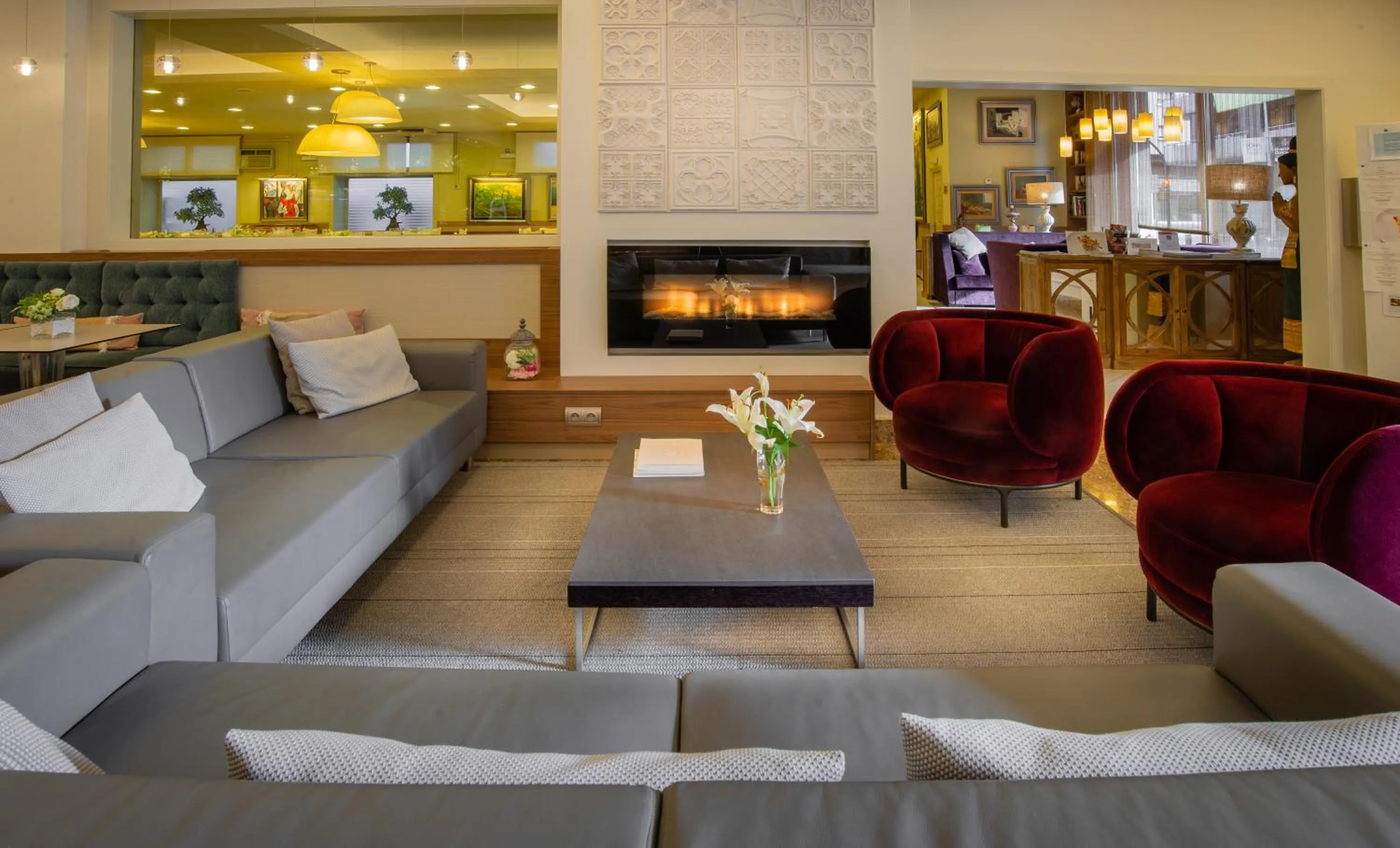 Property building in Hotel Pirineos Figueres by Pierre & Vacances