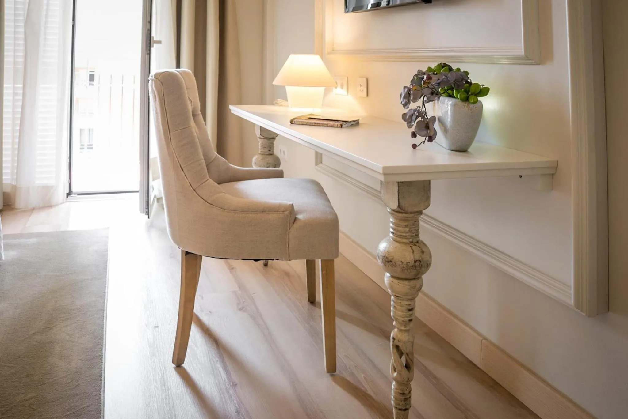 Decorative detail in Hotel Pirineos Figueres by Pierre & Vacances