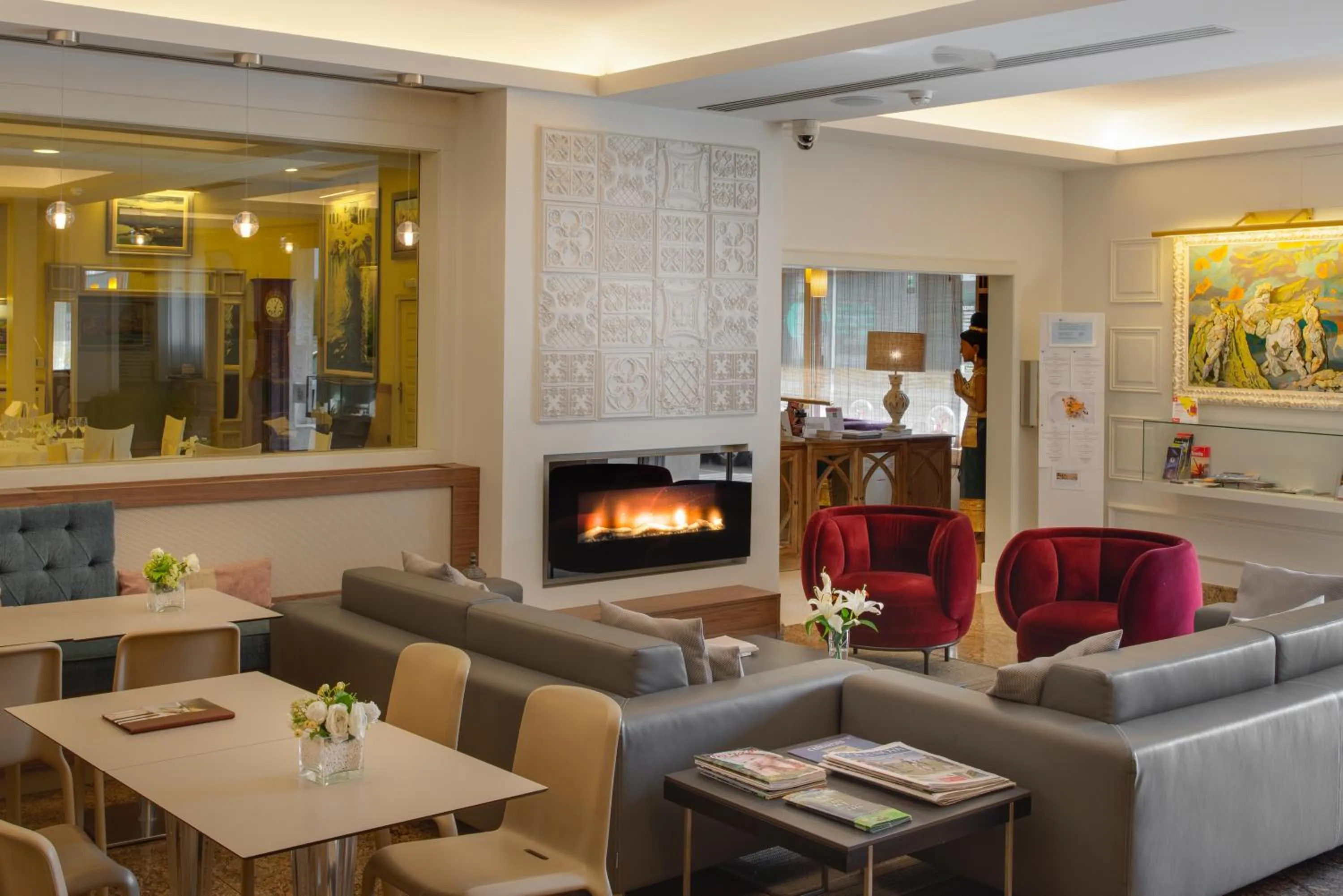 Property building in Hotel Pirineos Figueres by Pierre & Vacances