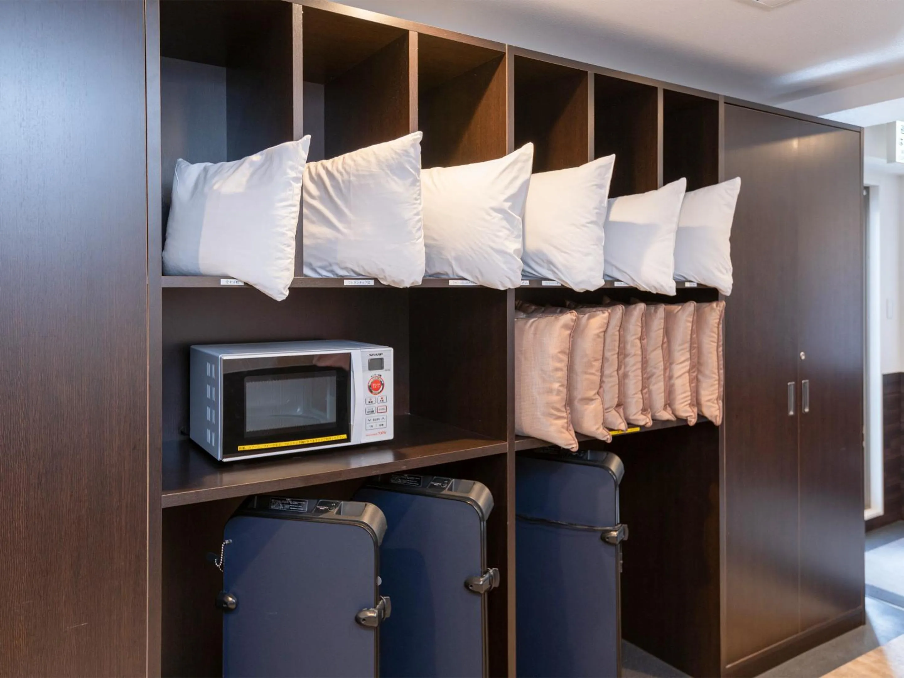 minibar, Bed in Hotel Koza