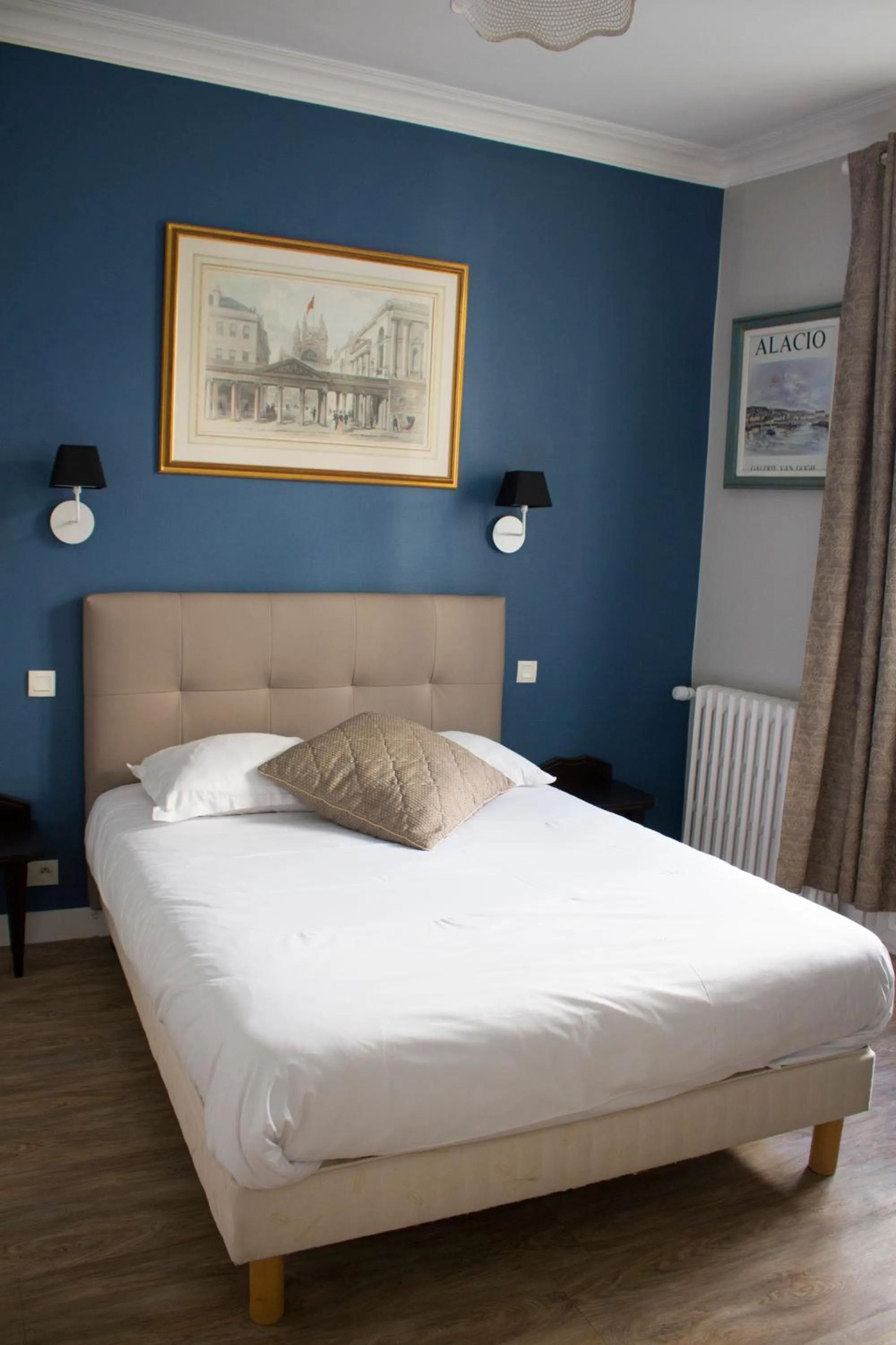 Photo of the whole room in Hotel Le Reynita