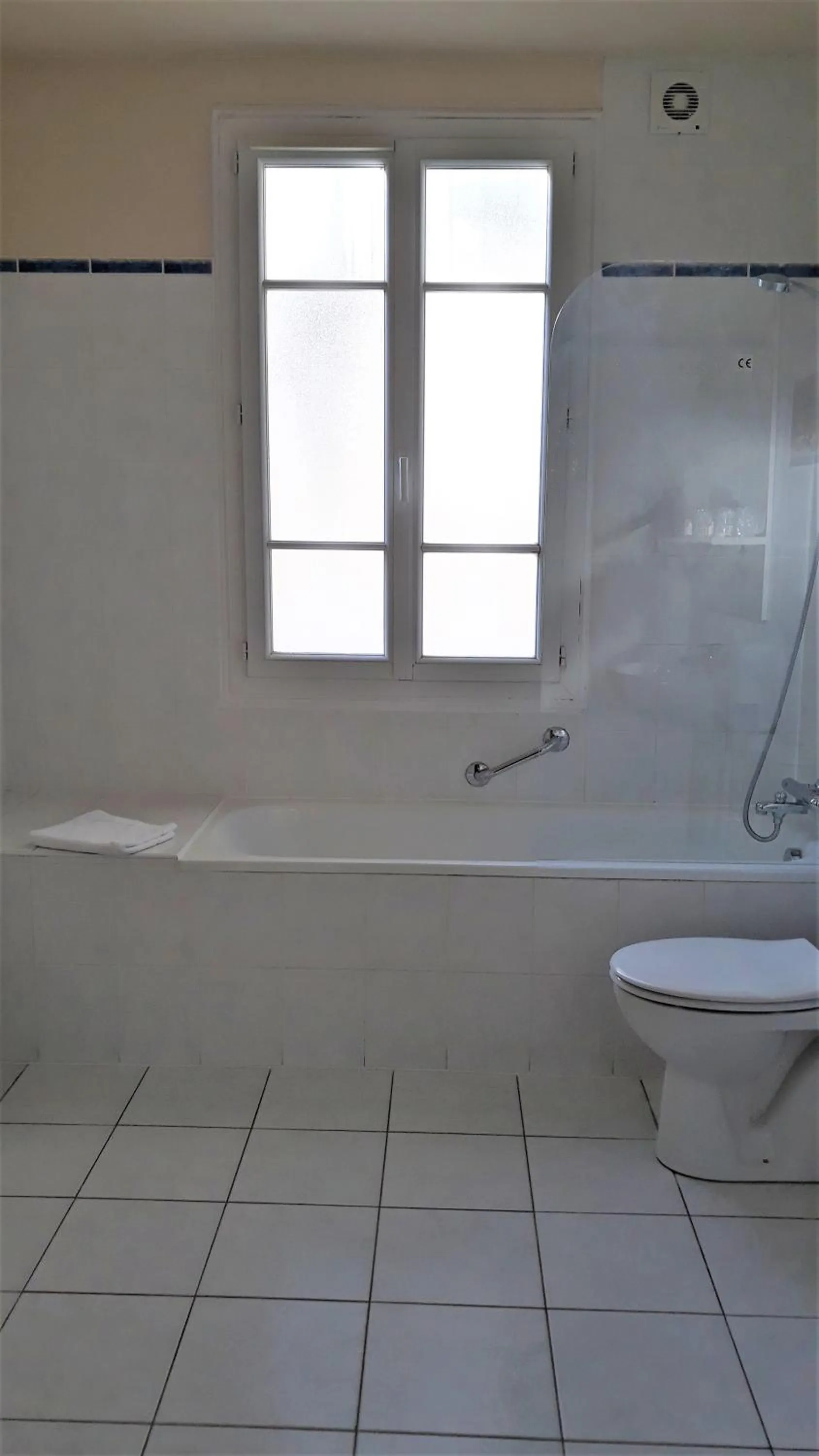 Shower in Hotel Le Reynita