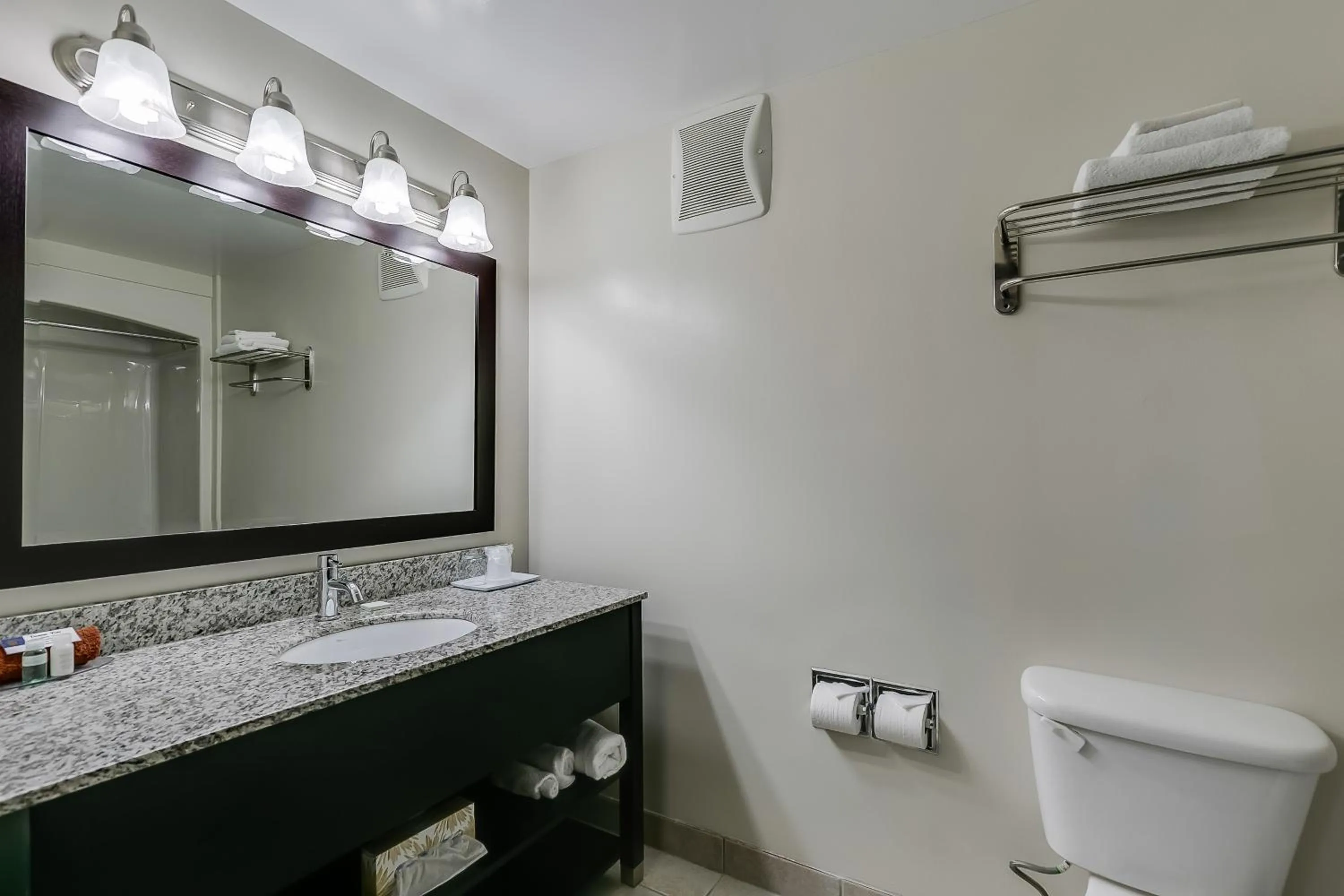 Toilet in West Wing at Park Town