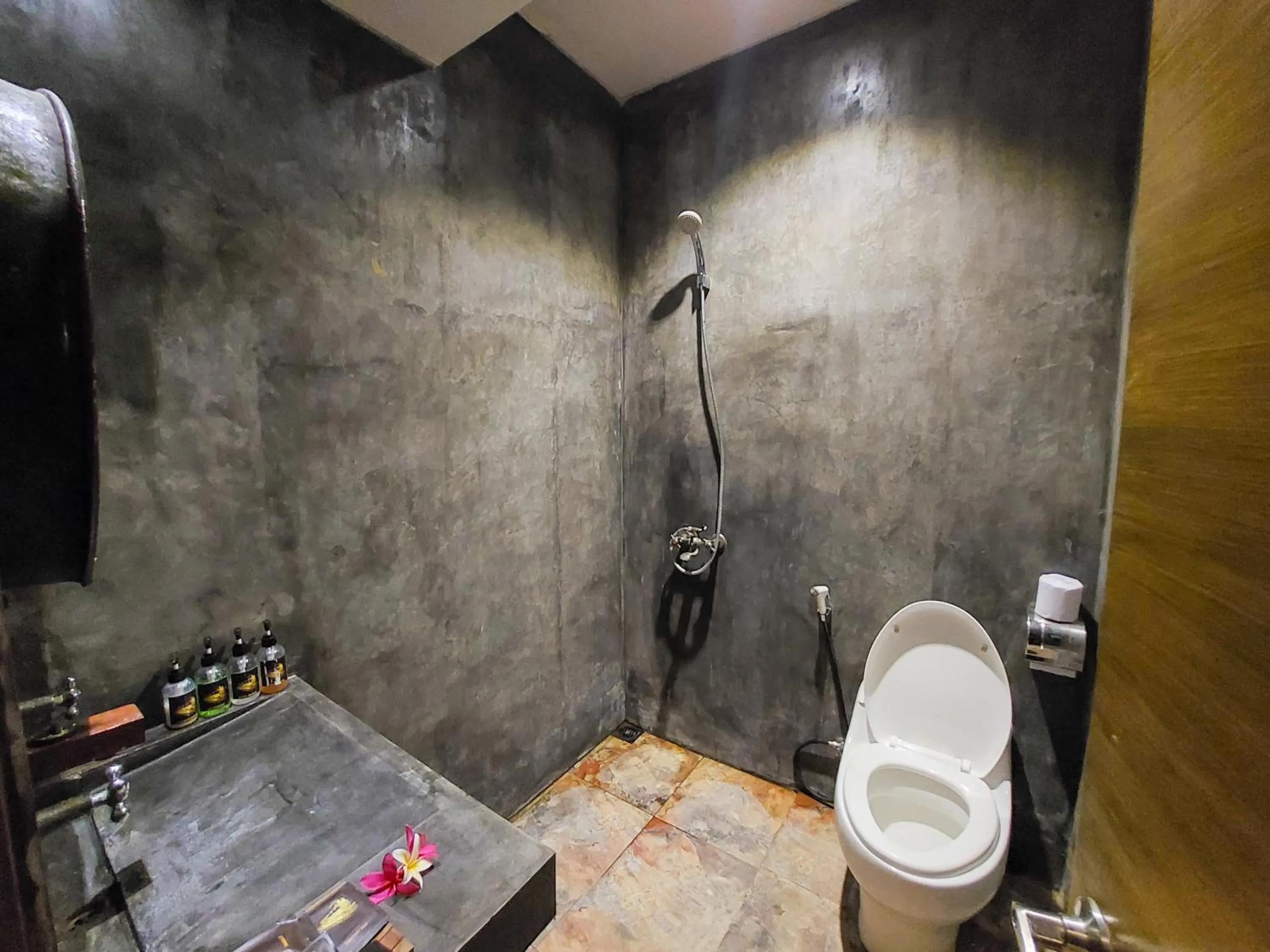 Shower in Locomotive Hotel and Spa by EPS