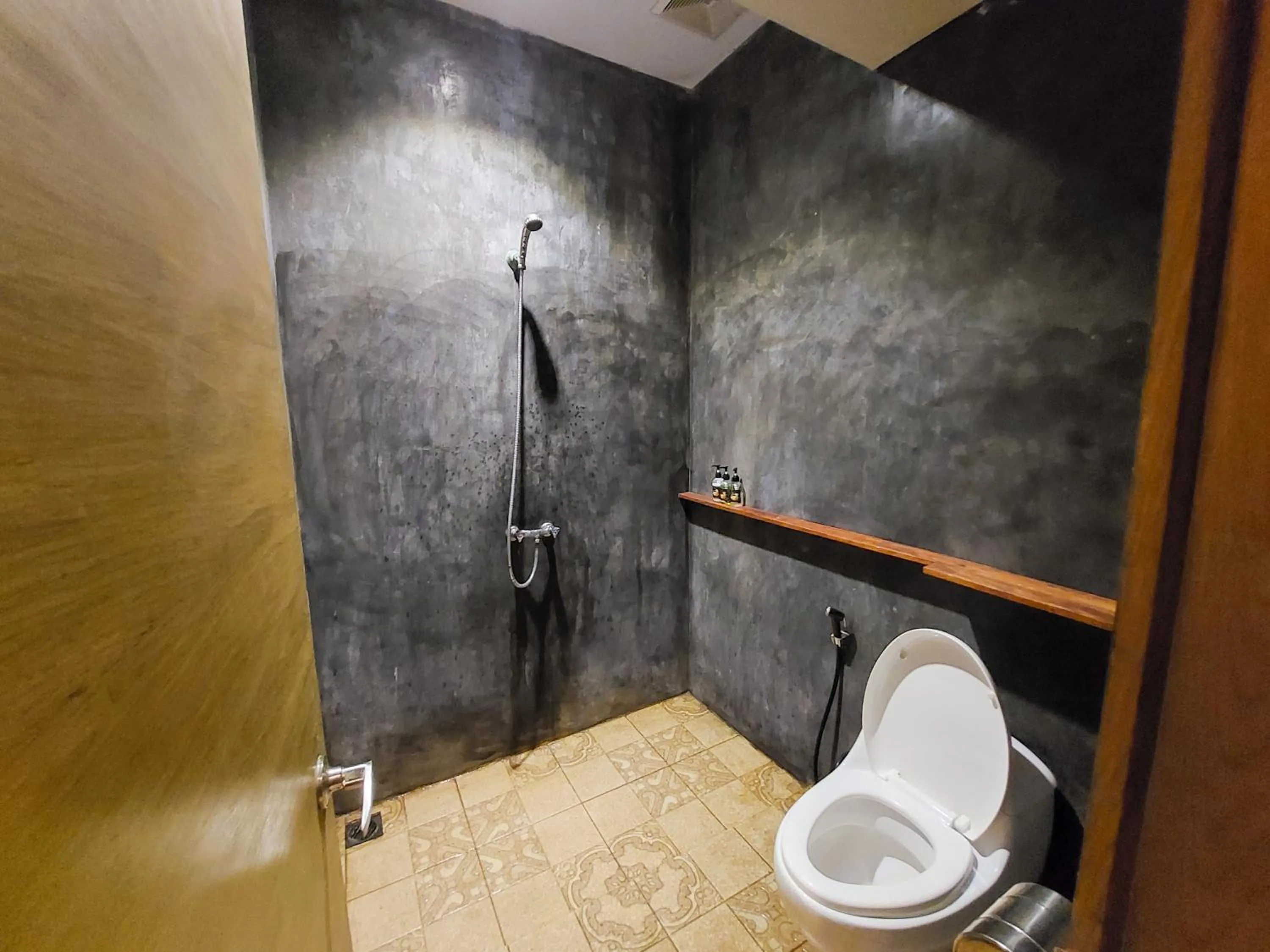 Shower in Locomotive Hotel and Spa by EPS