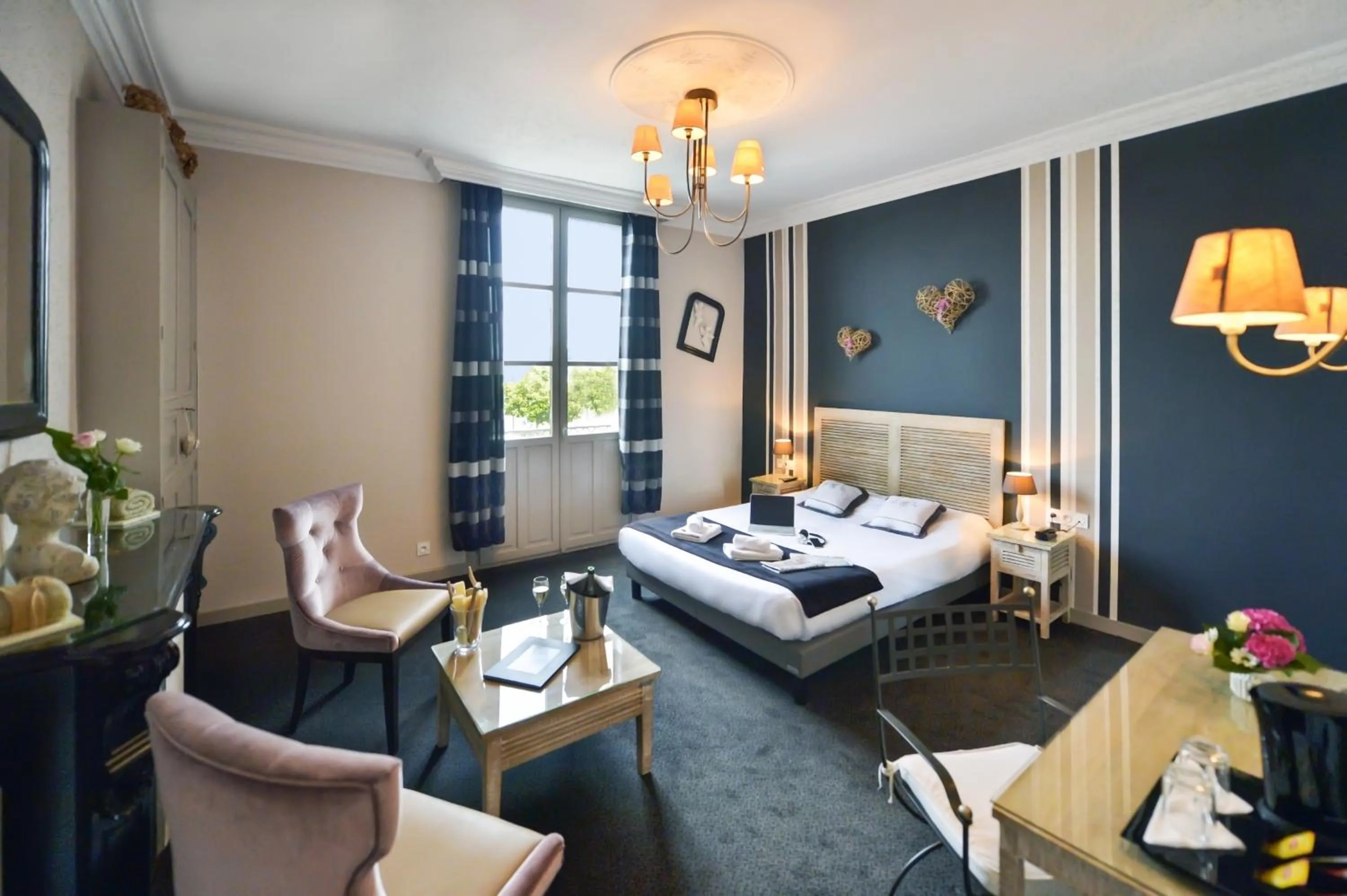 Bathroom, Bed in Cristal Hôtel Restaurant - Logis Hotels