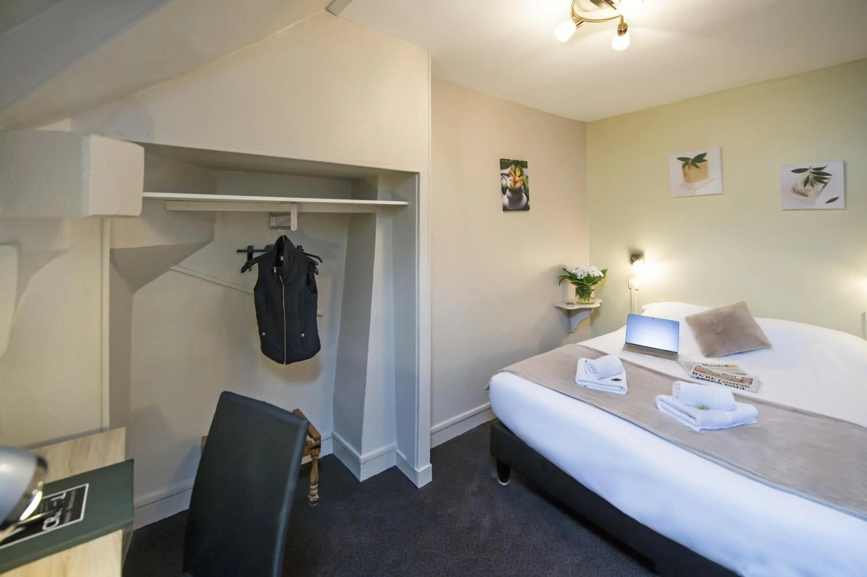 Bedroom, Bed in Cristal Hôtel Restaurant - Logis Hotels